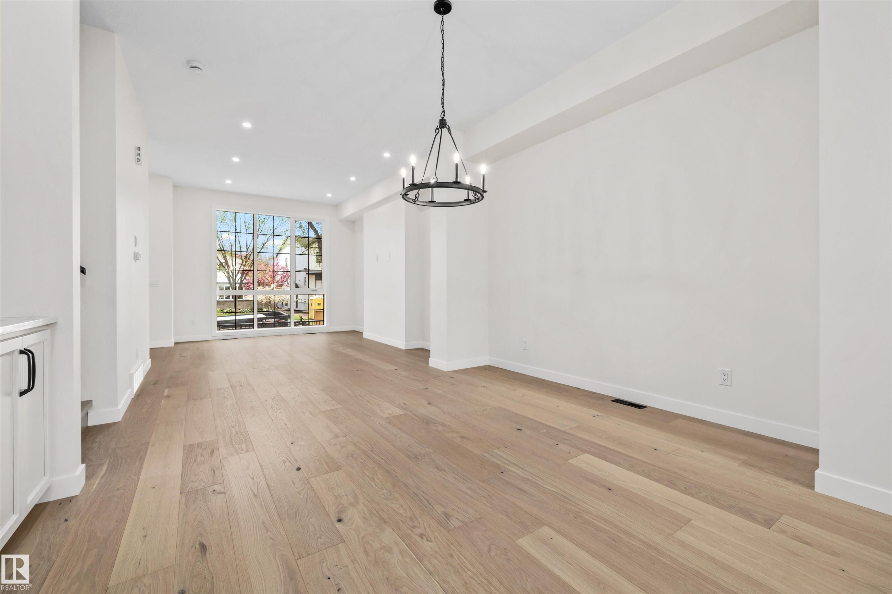 10934 132 Street, Edmonton, AB - Indoor