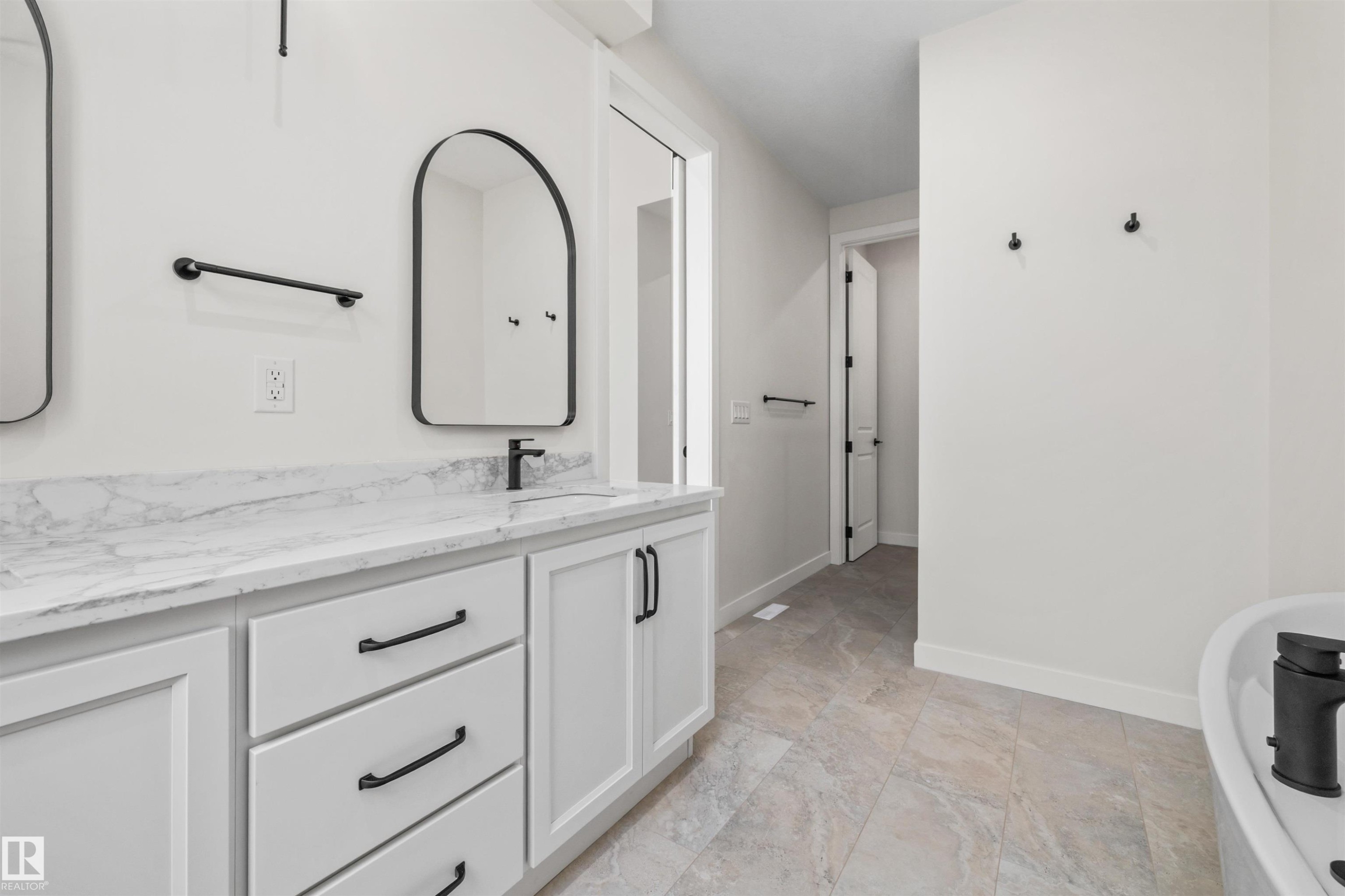 10934 132 Street, Edmonton, AB - Indoor Photo Showing Bathroom