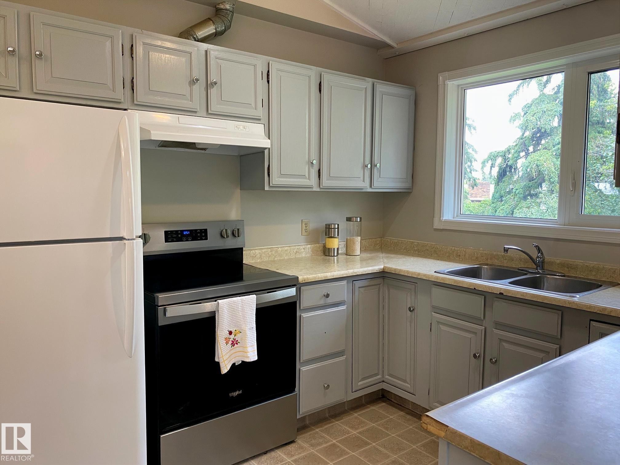2211 Millbourne Road W, Edmonton, AB