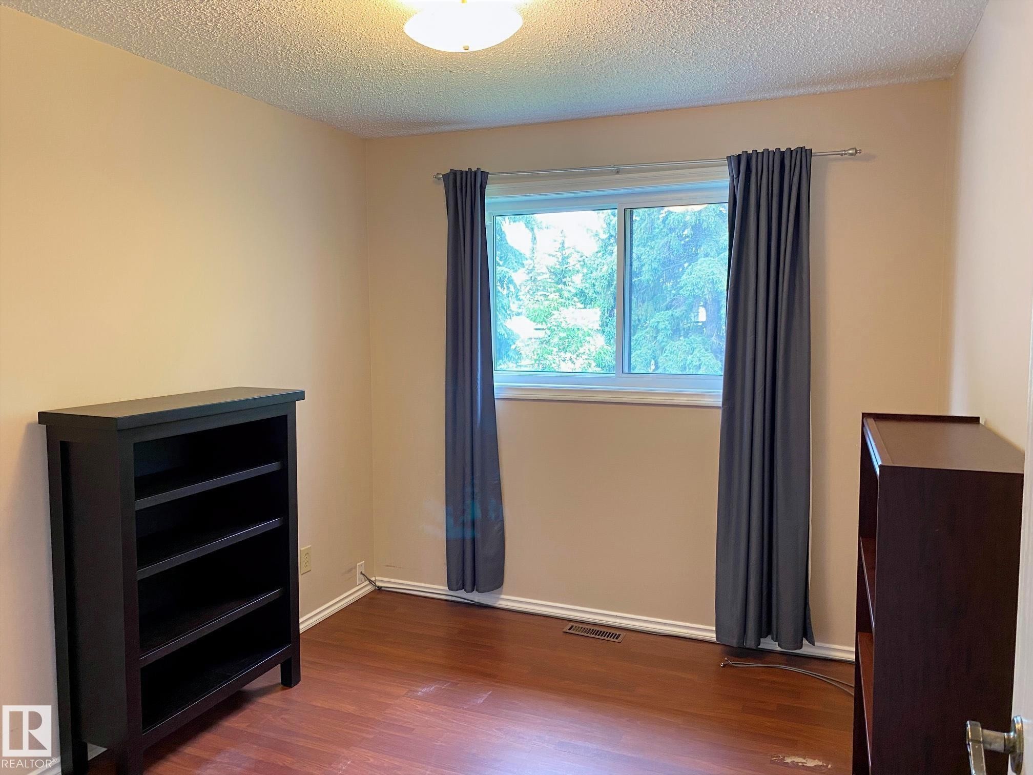 2211 Millbourne Road W, Edmonton, AB