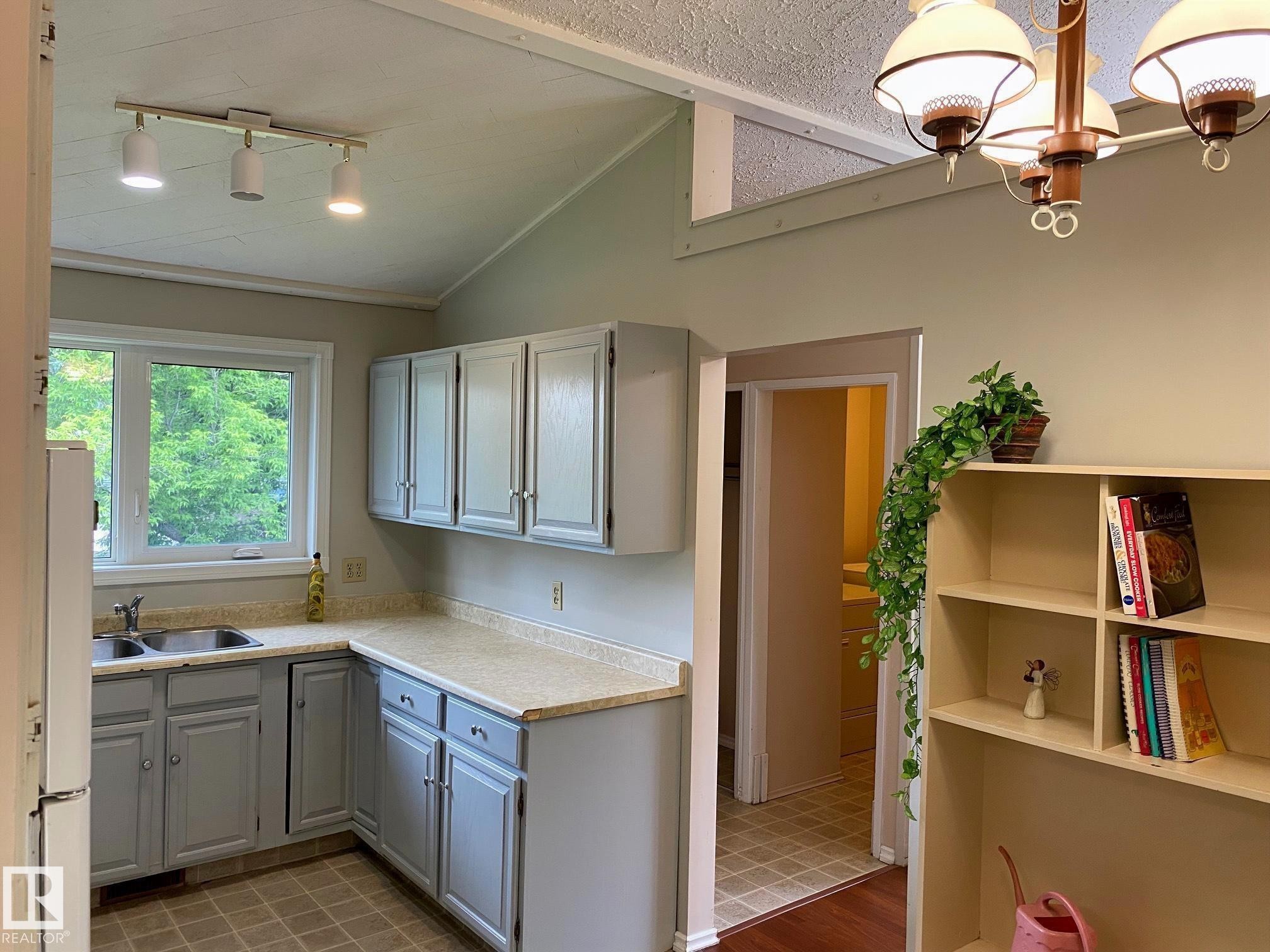 2211 Millbourne Road W, Edmonton, AB