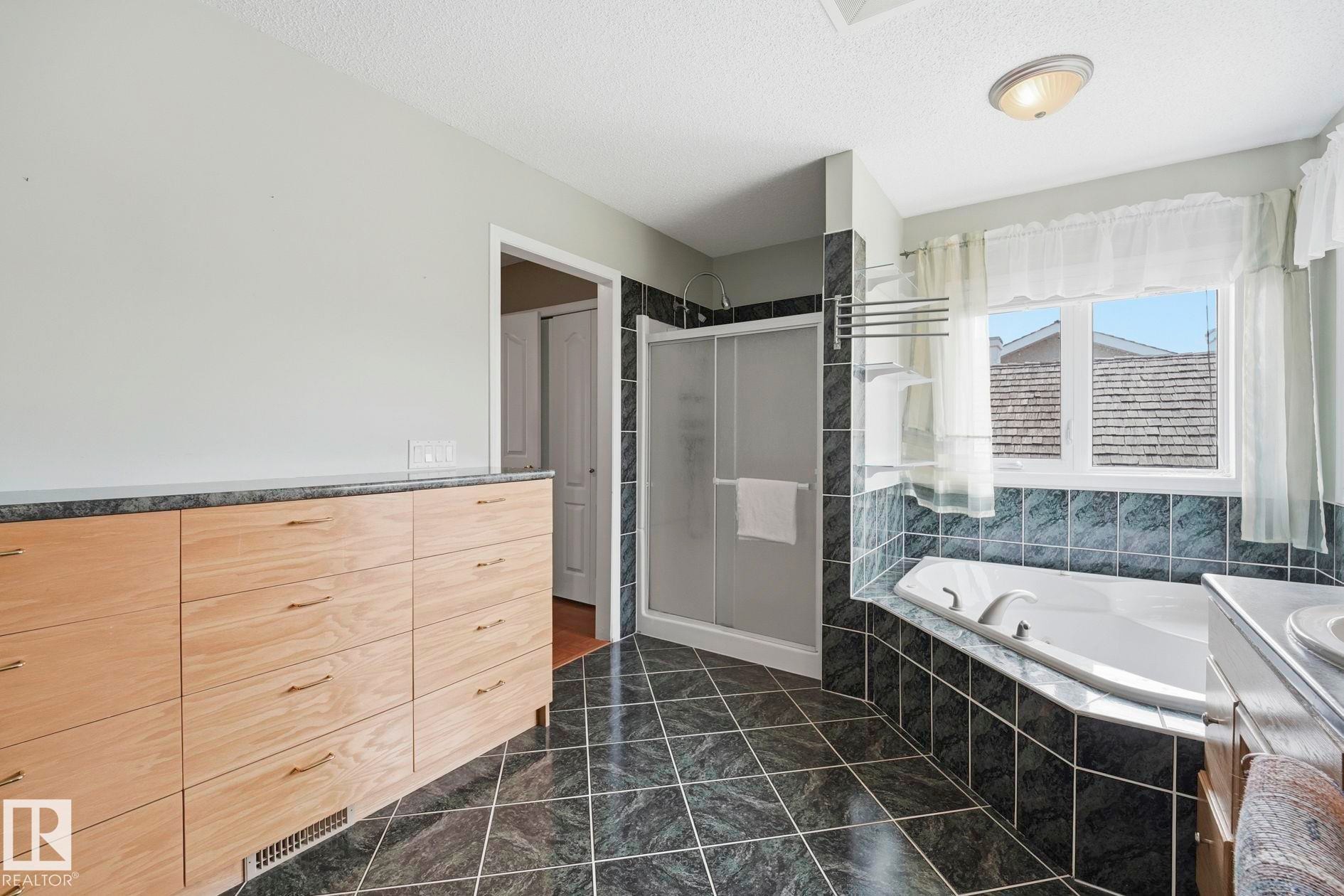 714 Dalhousie Way, Edmonton, AB