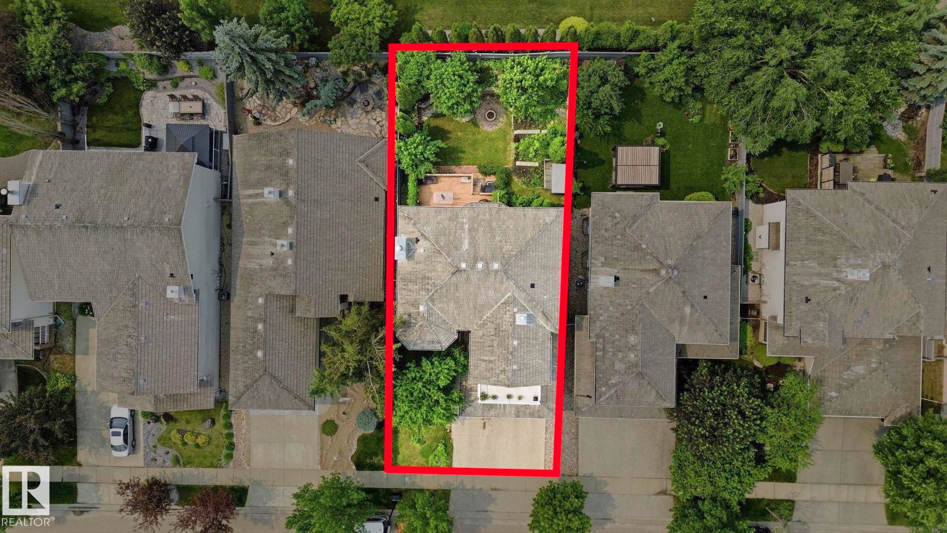 Lot lines are approximate. - 714 Dalhousie Way, Edmonton, AB