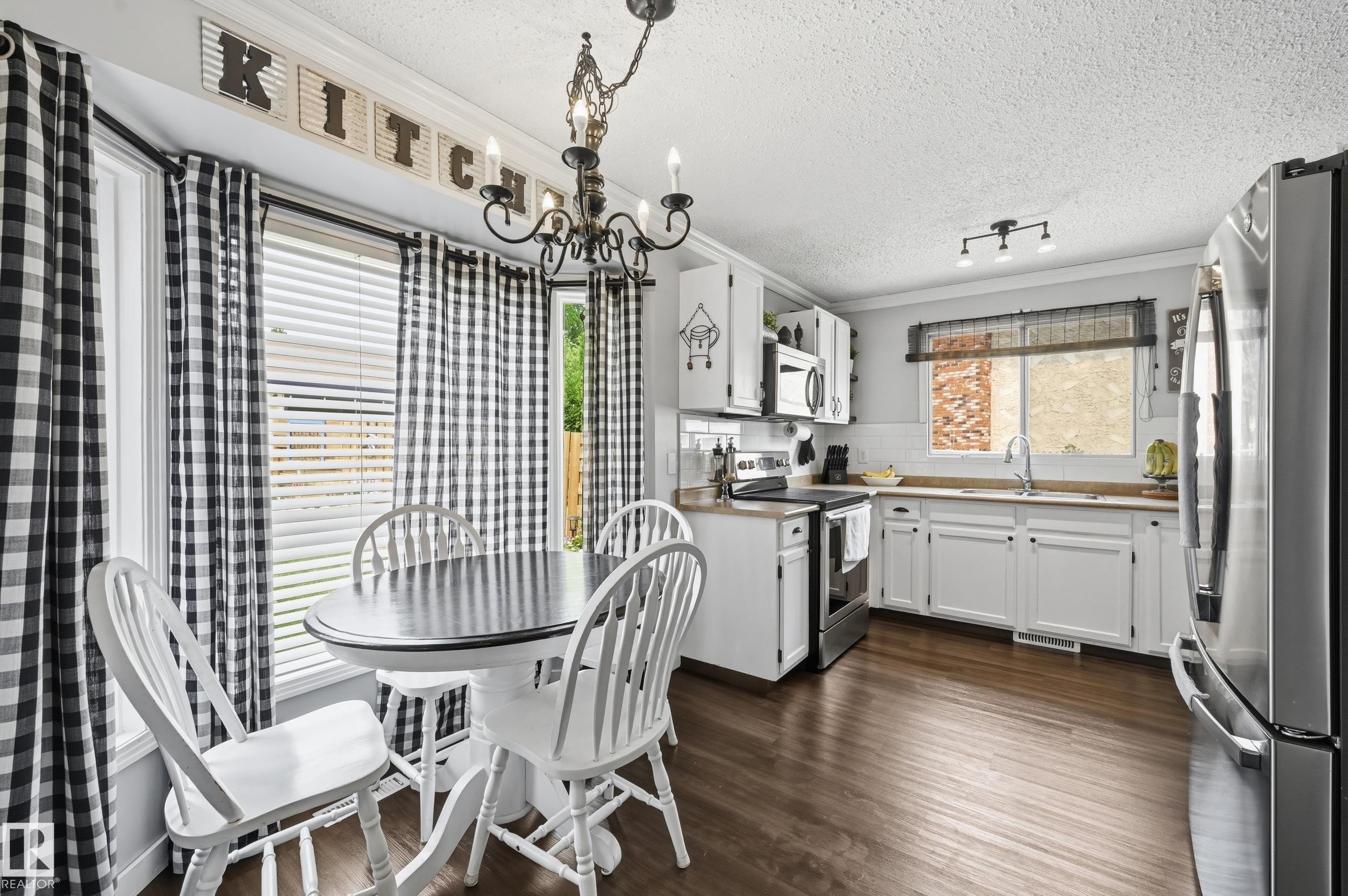 3332 138 Avenue Nw, Edmonton, AB - Indoor