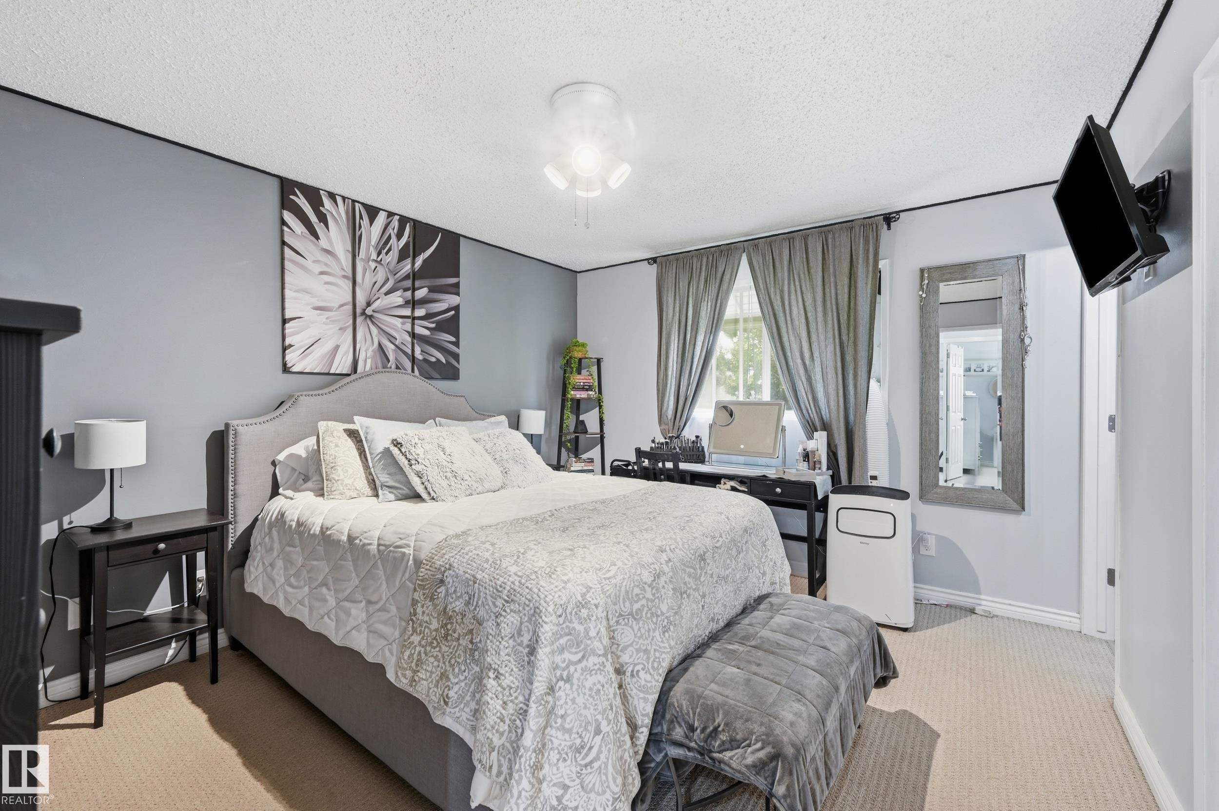 3332 138 Avenue Nw, Edmonton, AB - Indoor Photo Showing Bedroom