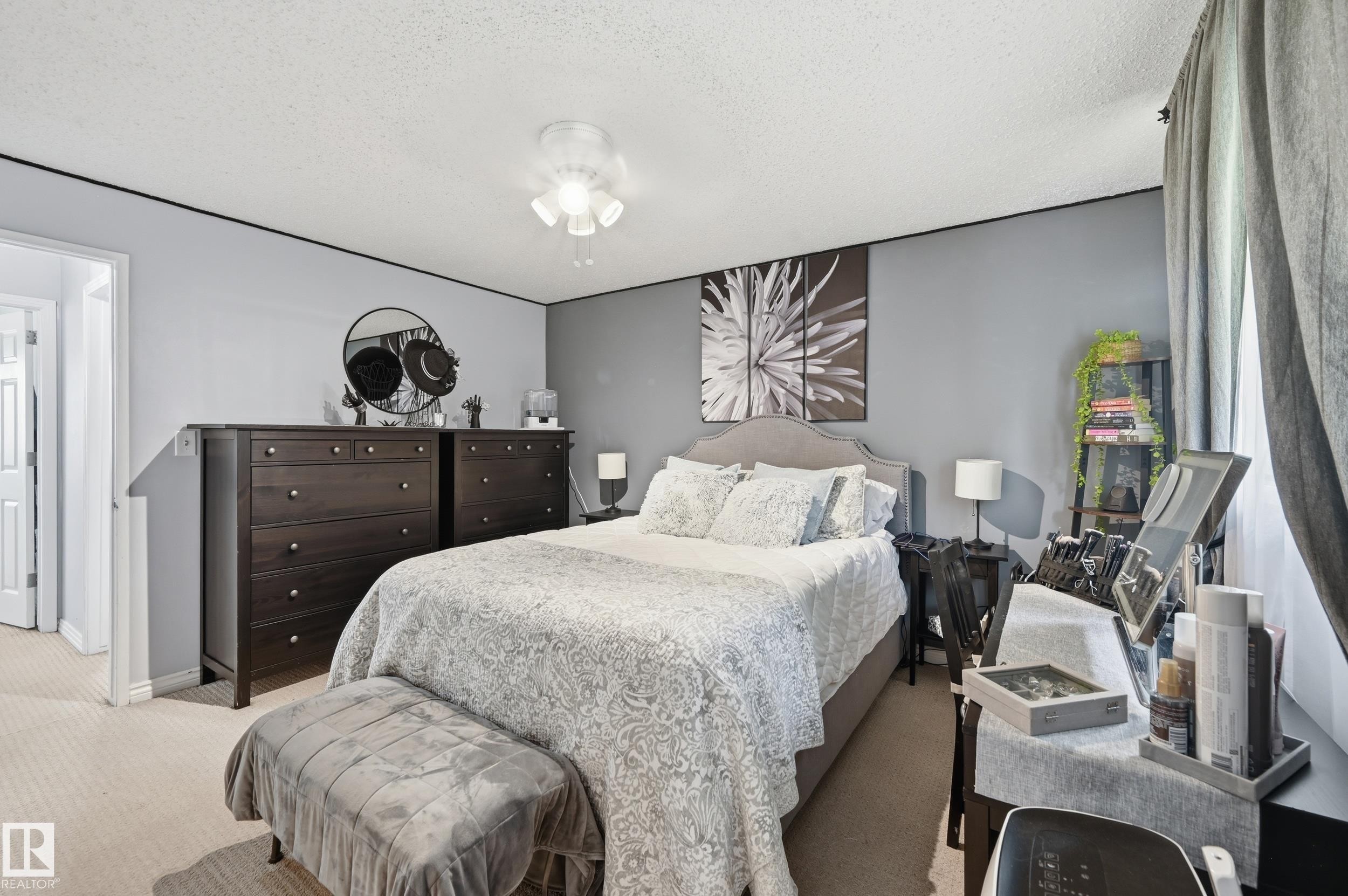 3332 138 Avenue Nw, Edmonton, AB - Indoor Photo Showing Bedroom