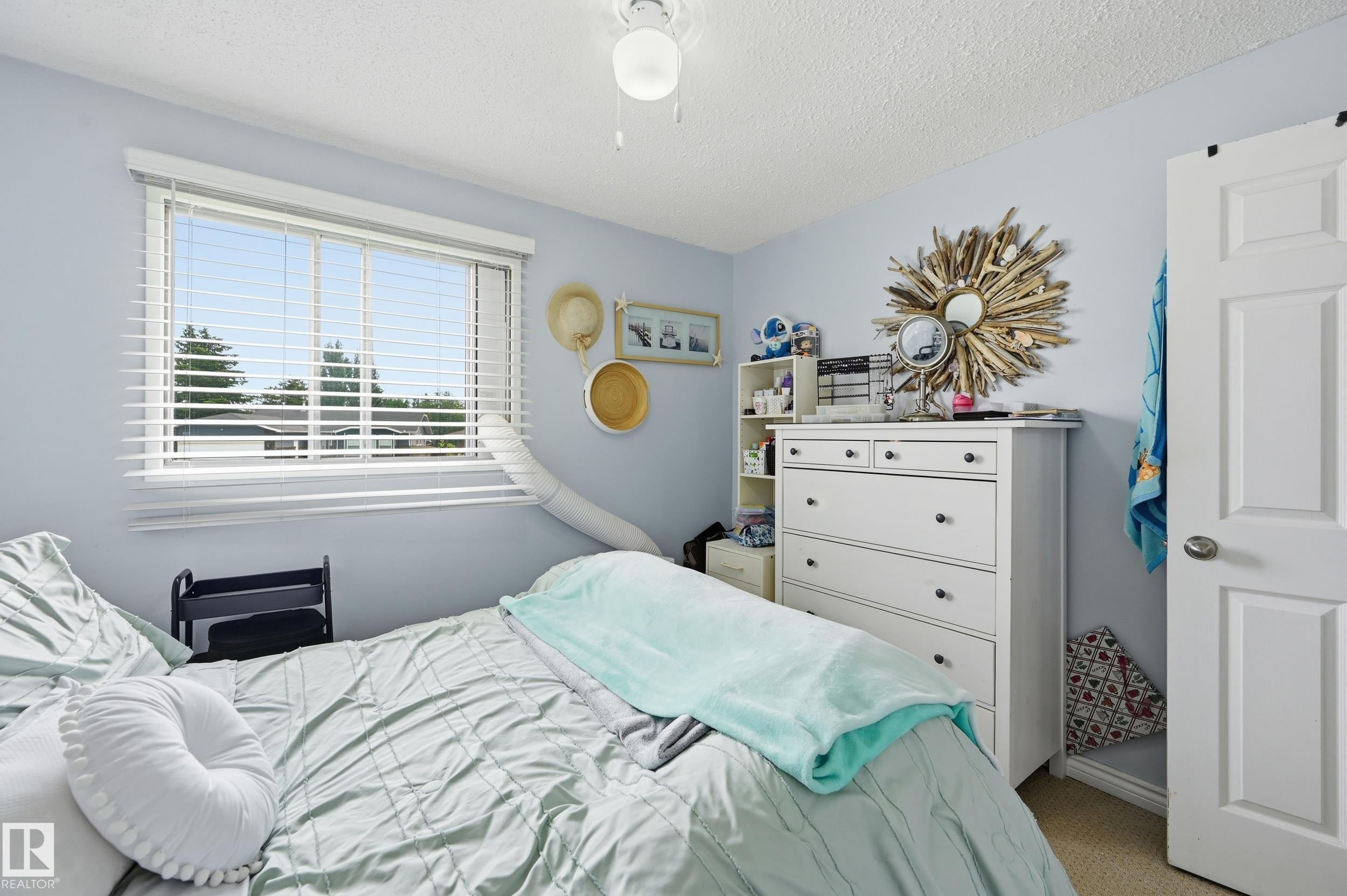 3332 138 Avenue Nw, Edmonton, AB - Indoor Photo Showing Bedroom