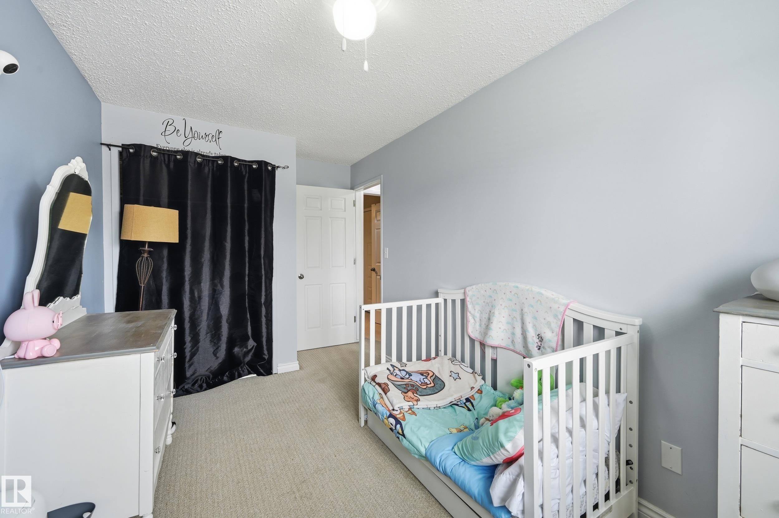 3332 138 Avenue Nw, Edmonton, AB - Indoor Photo Showing Bedroom