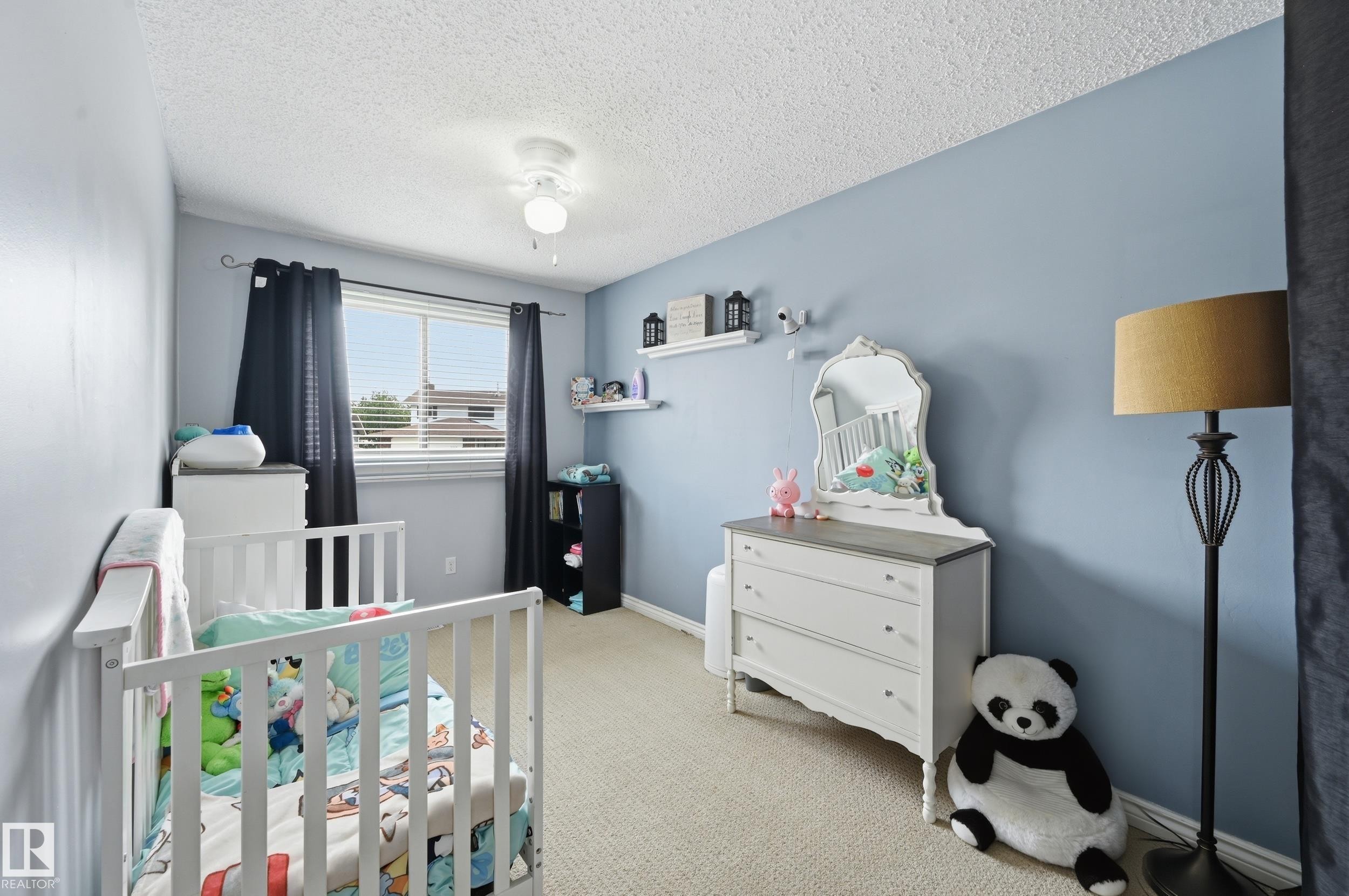 3332 138 Avenue Nw, Edmonton, AB - Indoor Photo Showing Bedroom