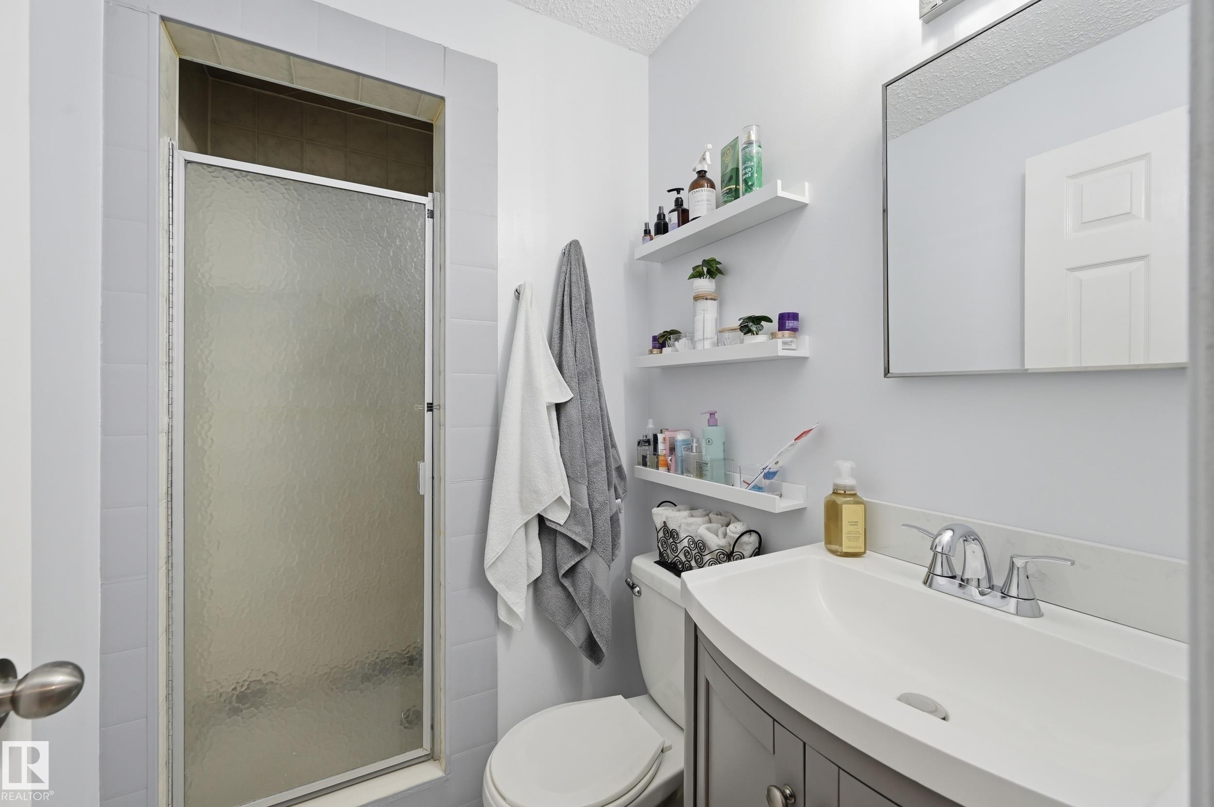 3332 138 Avenue Nw, Edmonton, AB - Indoor Photo Showing Bathroom
