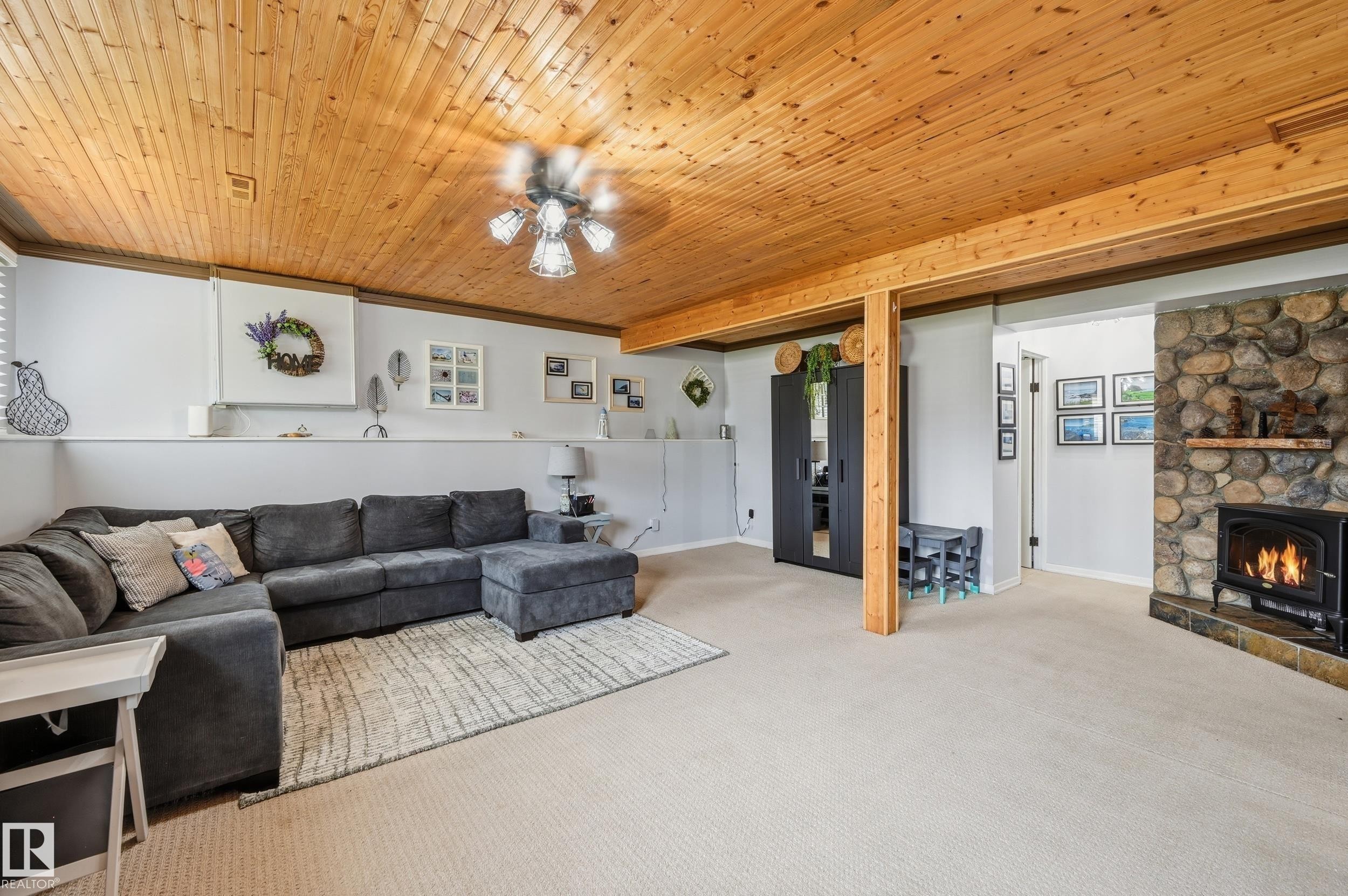 3332 138 Avenue Nw, Edmonton, AB - Indoor Photo Showing Living Room With Fireplace