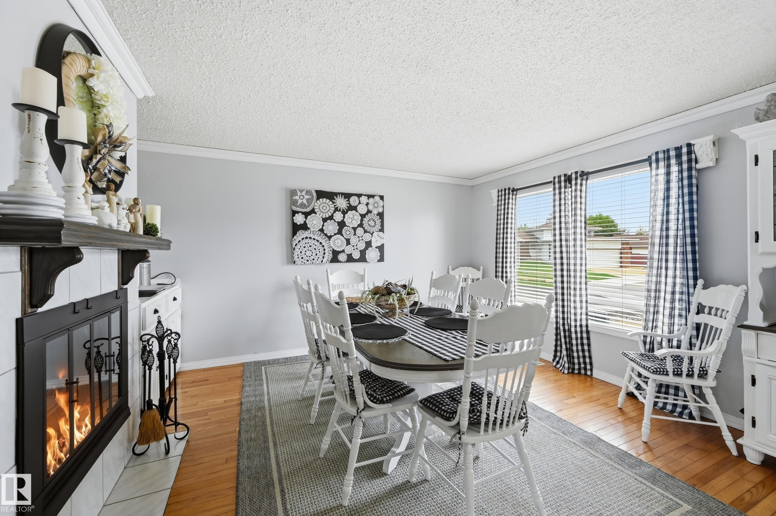 3332 138 Avenue Nw, Edmonton, AB - Indoor Photo Showing Dining Room