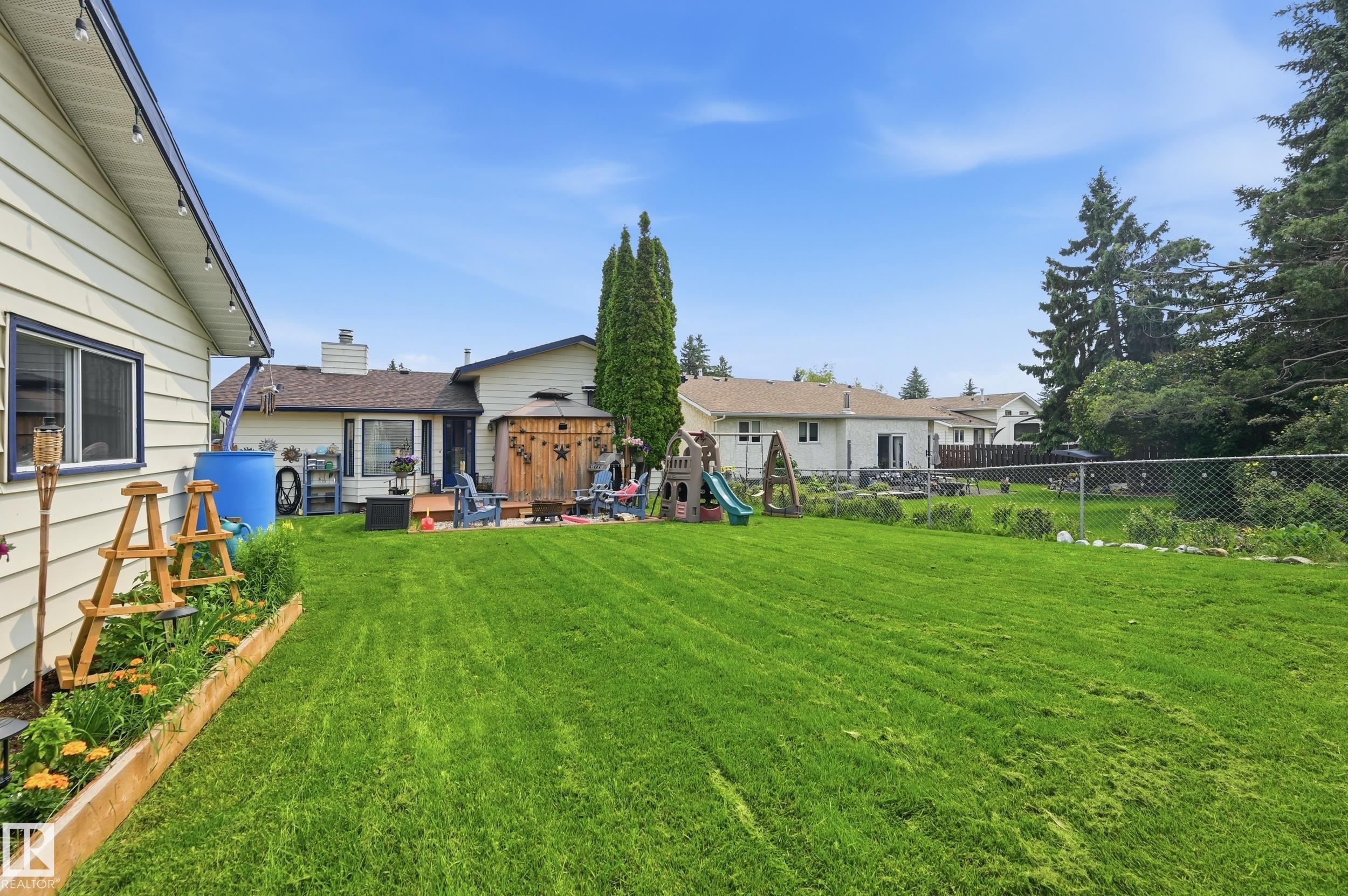 3332 138 Avenue Nw, Edmonton, AB - Outdoor With Backyard With Exterior