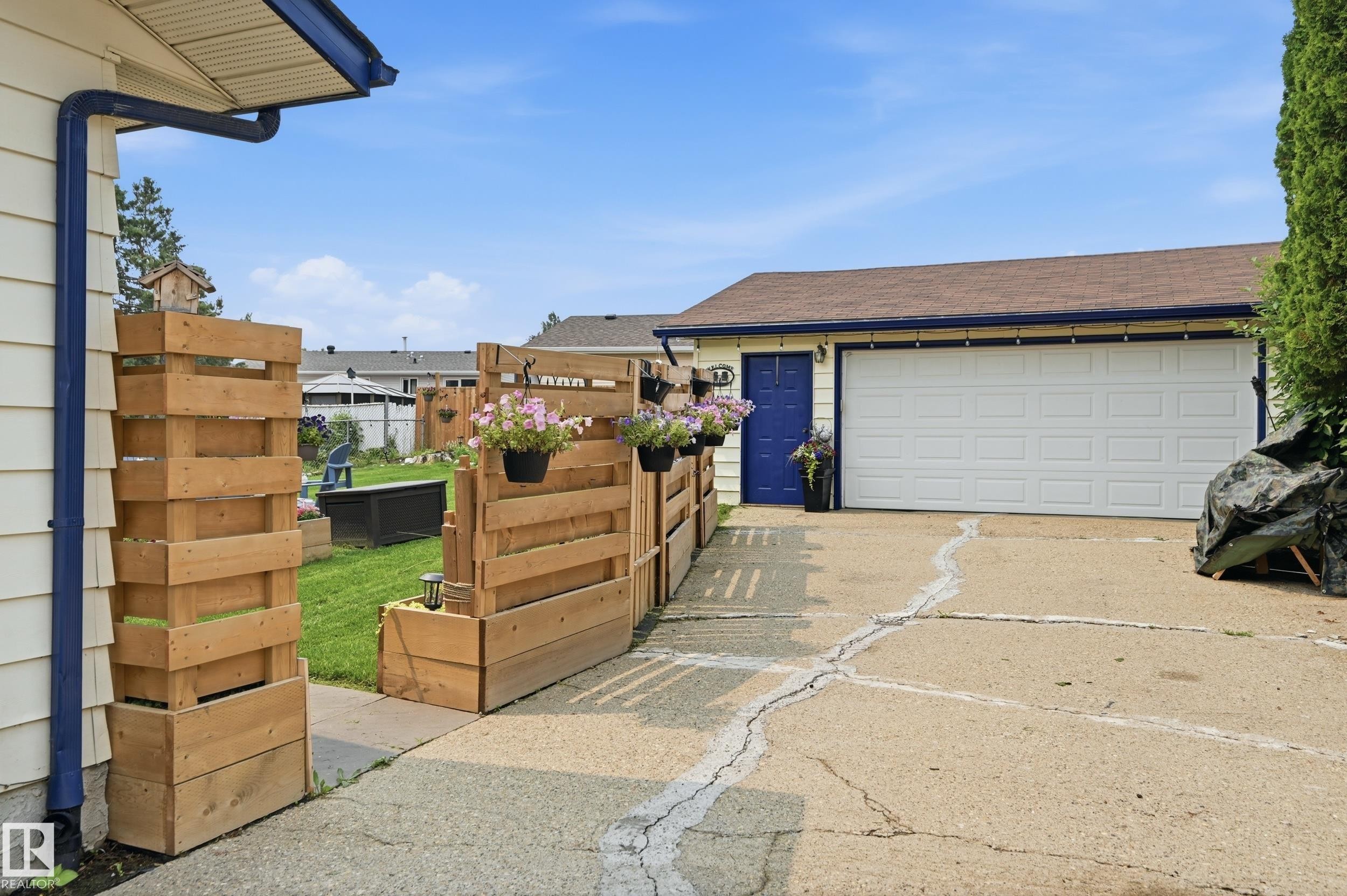 3332 138 Avenue Nw, Edmonton, AB - Outdoor With Exterior