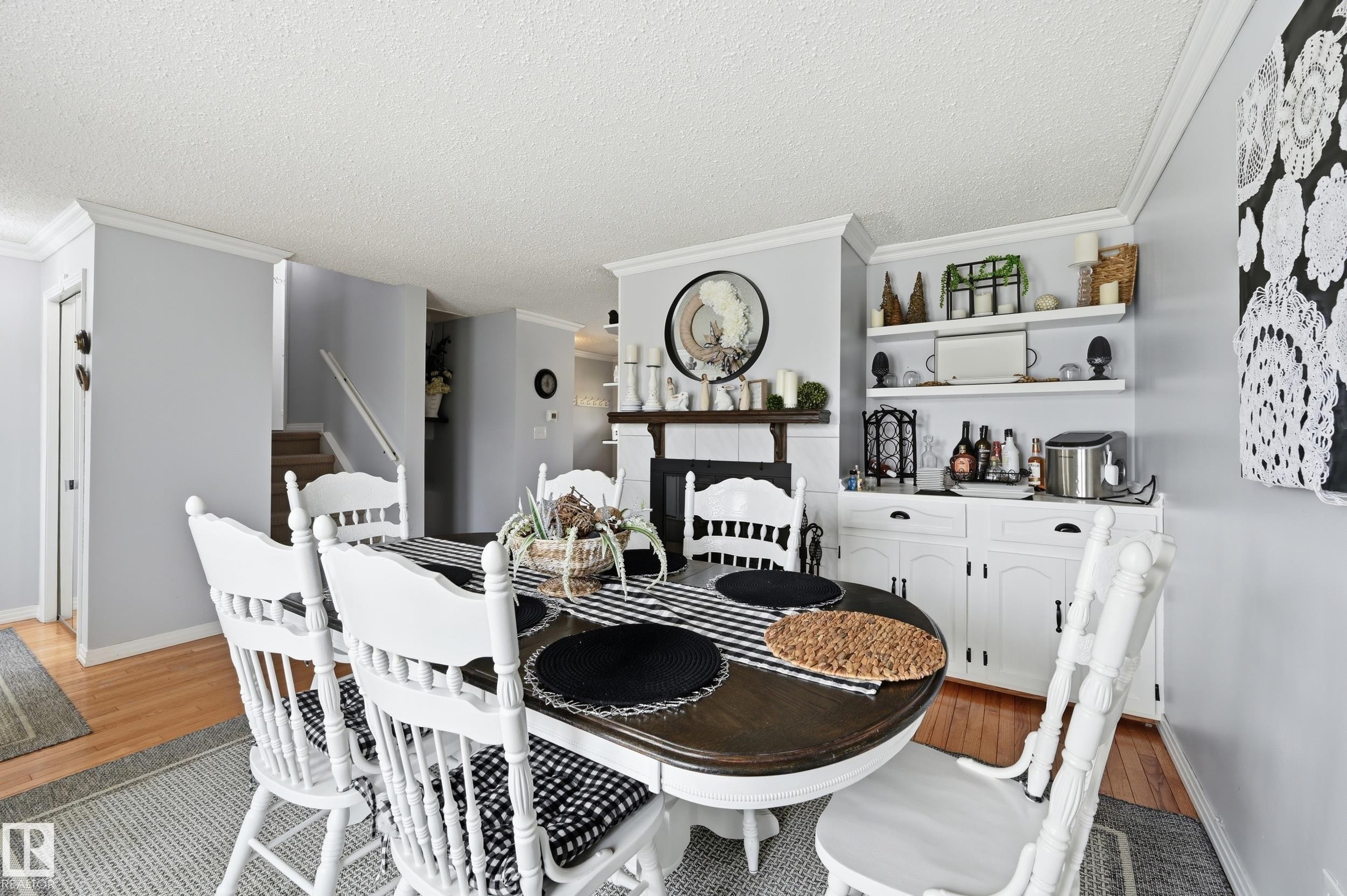 3332 138 Avenue Nw, Edmonton, AB - Indoor Photo Showing Dining Room