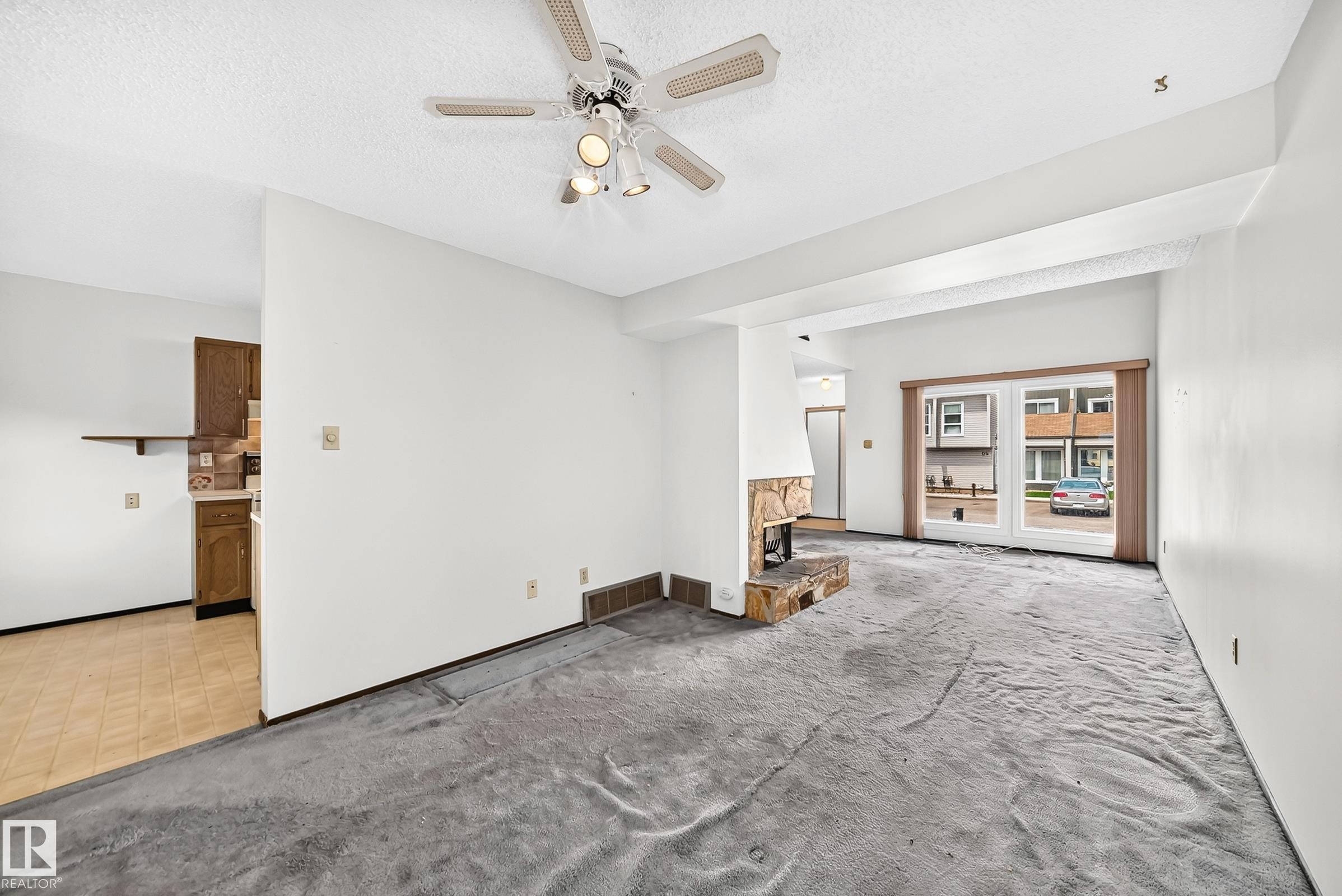 #38 2020 105 St Nw, Edmonton, AB - Indoor Photo Showing Other Room