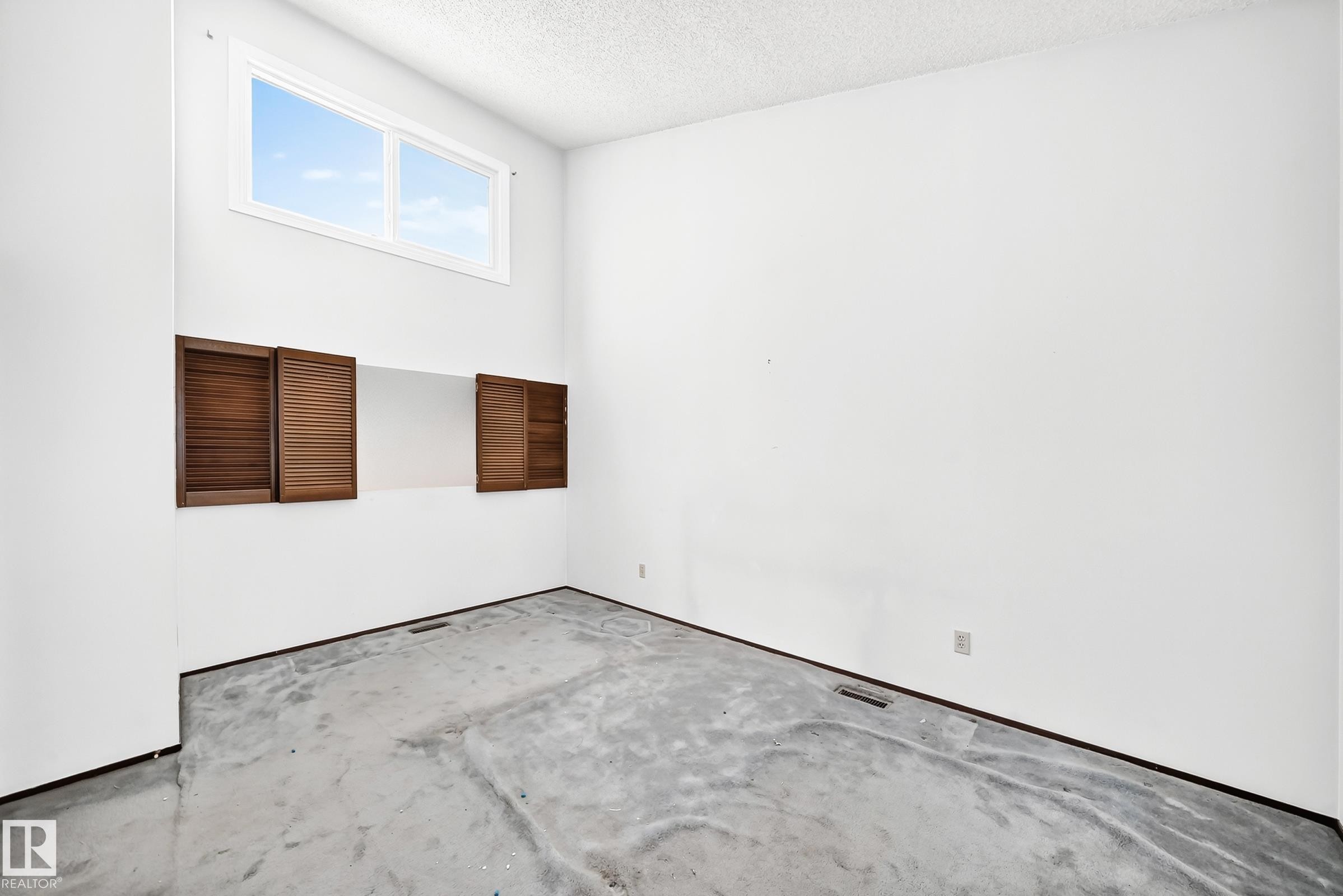 #38 2020 105 St Nw, Edmonton, AB - Indoor Photo Showing Other Room