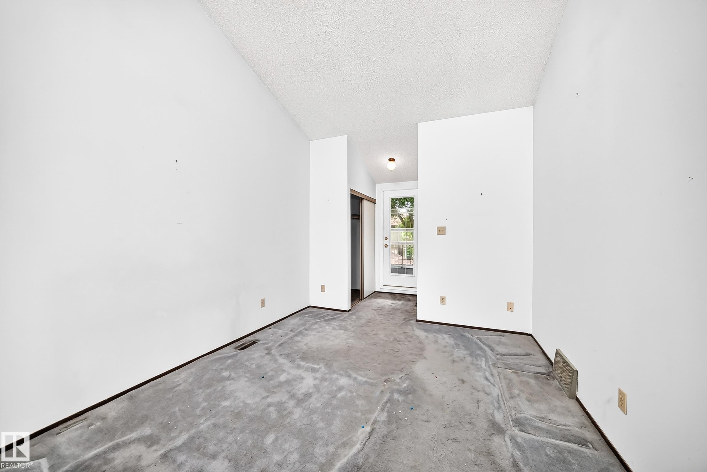 #38 2020 105 St Nw, Edmonton, AB - Indoor Photo Showing Other Room
