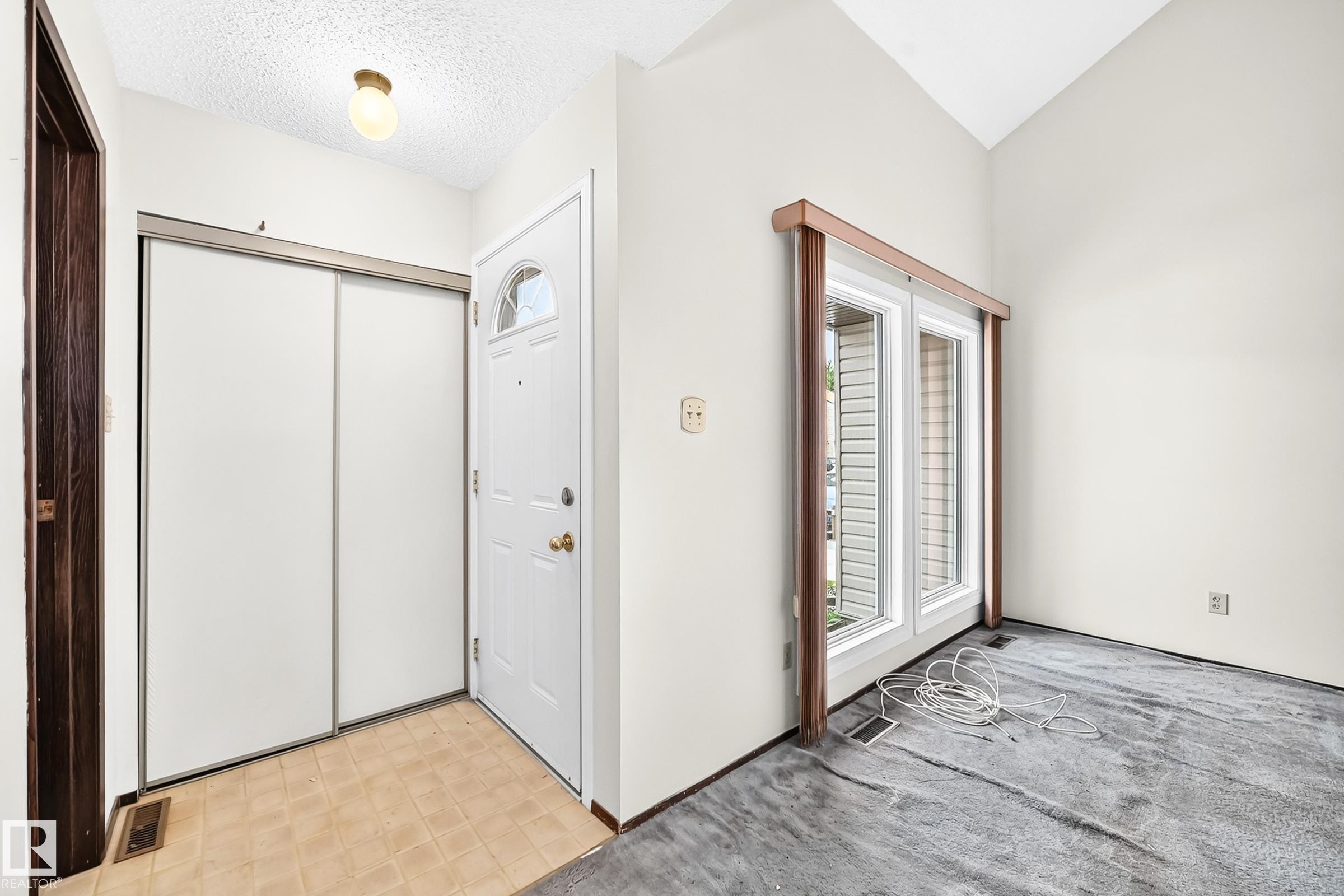 #38 2020 105 St Nw, Edmonton, AB - Indoor Photo Showing Other Room