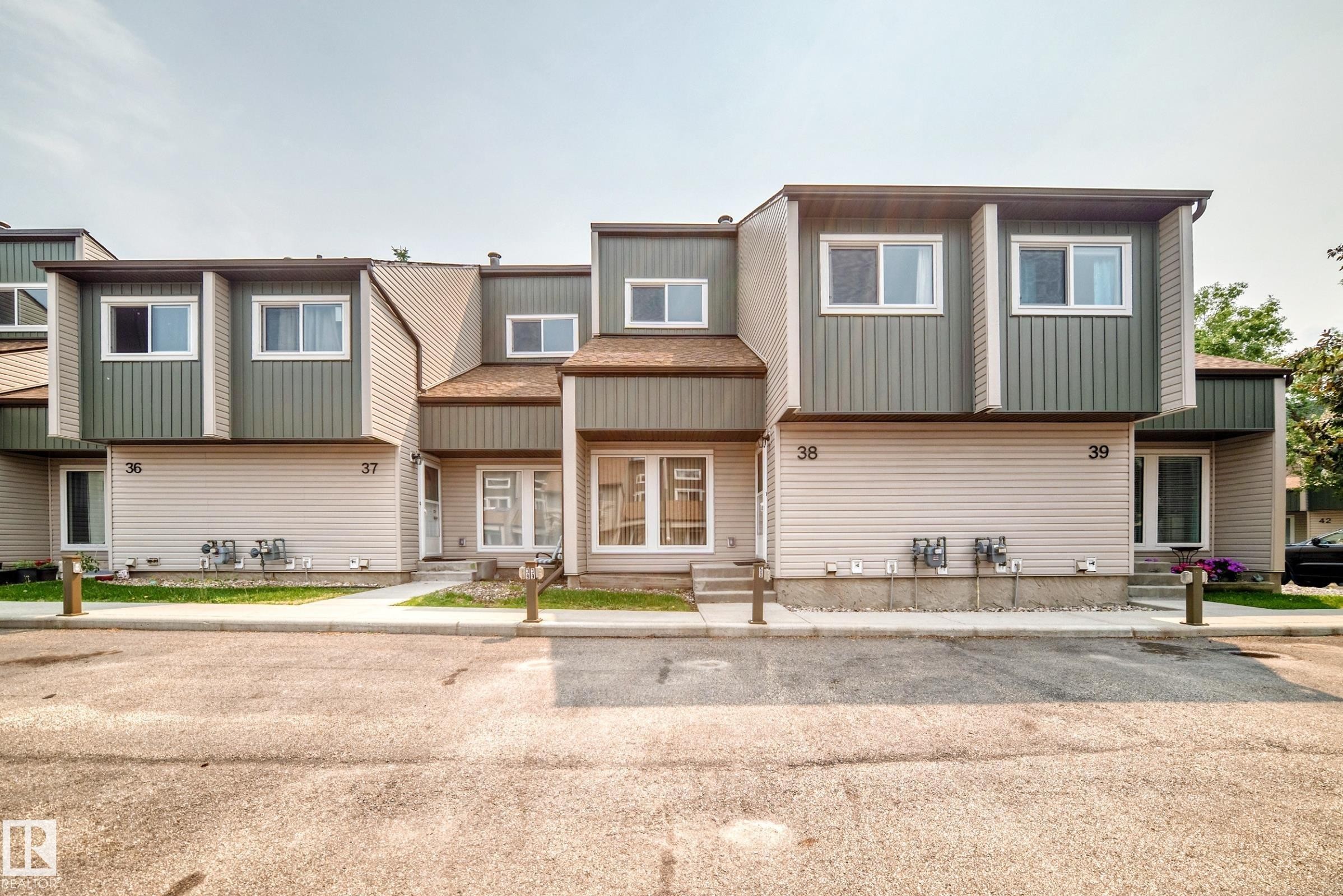 #38 2020 105 St Nw, Edmonton, AB - Outdoor With Facade