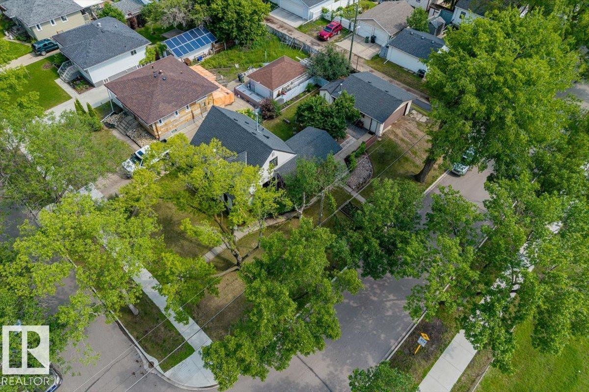 Residential property featuring a dark-pitched roof and light-toned siding - 11603 70 Street Nw, Edmonton, AB