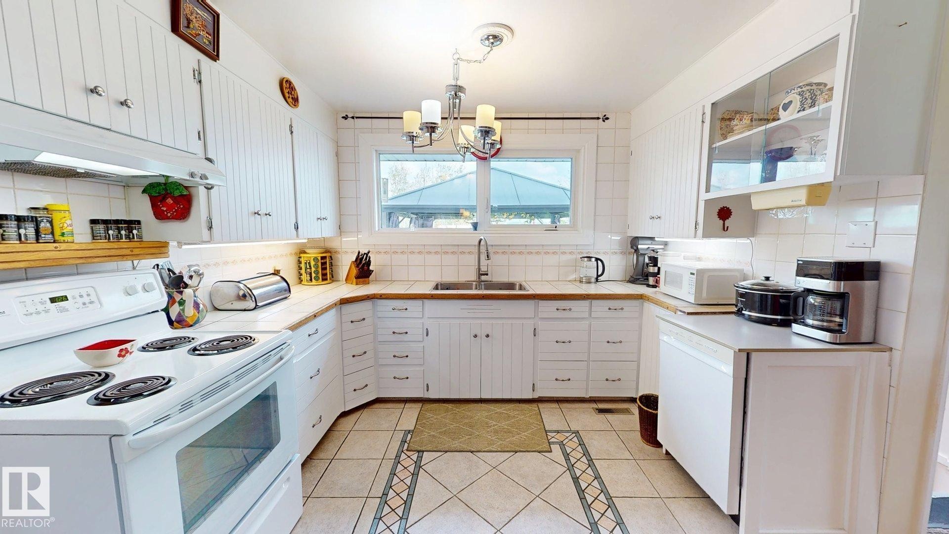 5004 50 Avenue, Evansburg, AB