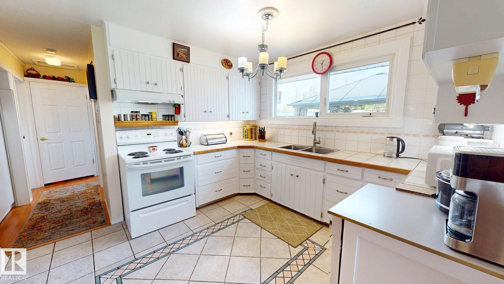 5004 50 Avenue, Evansburg, AB