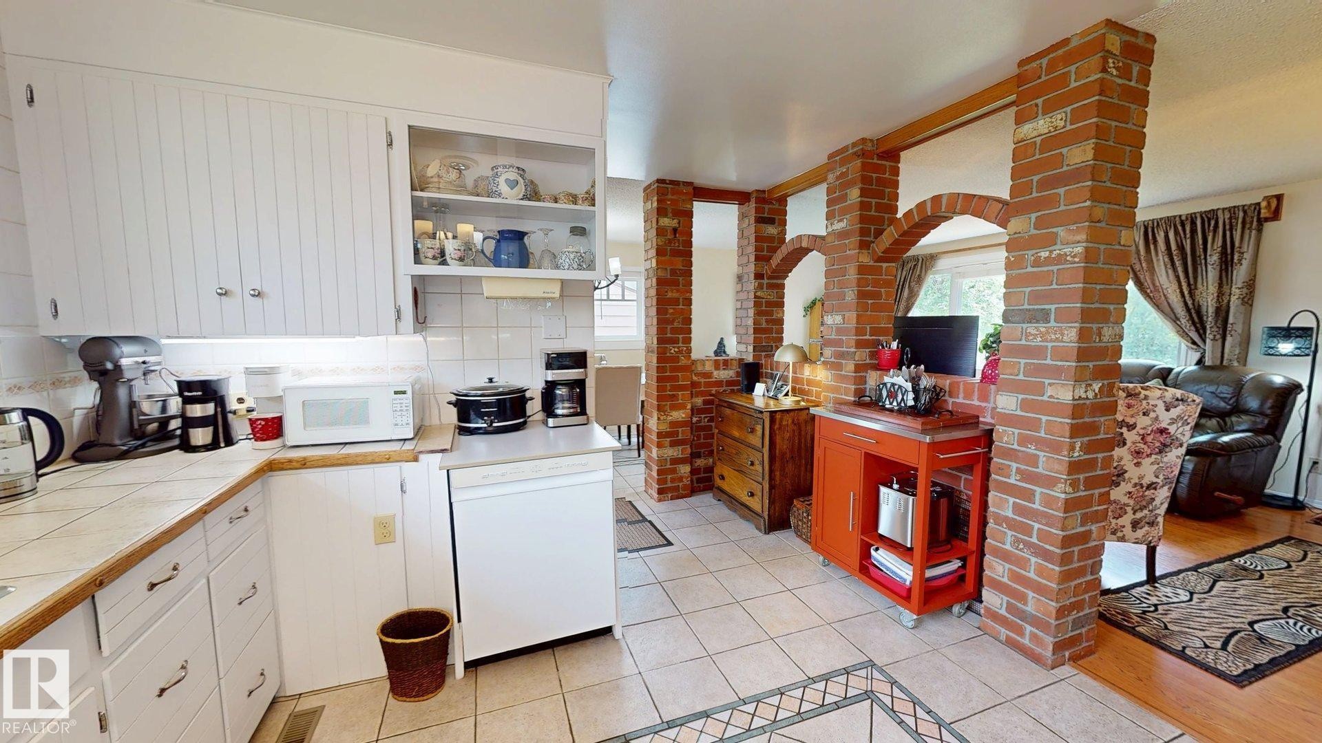 5004 50 Avenue, Evansburg, AB