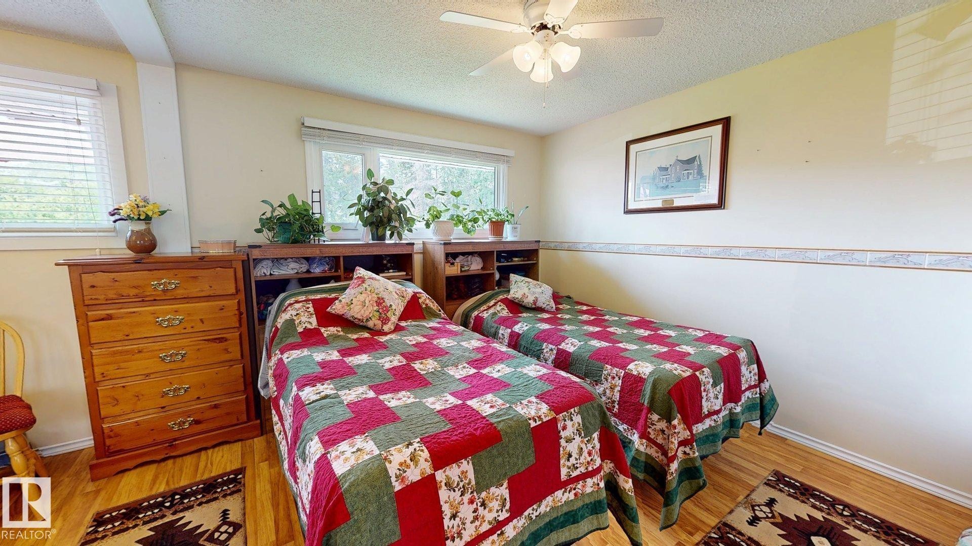 5004 50 Avenue, Evansburg, AB