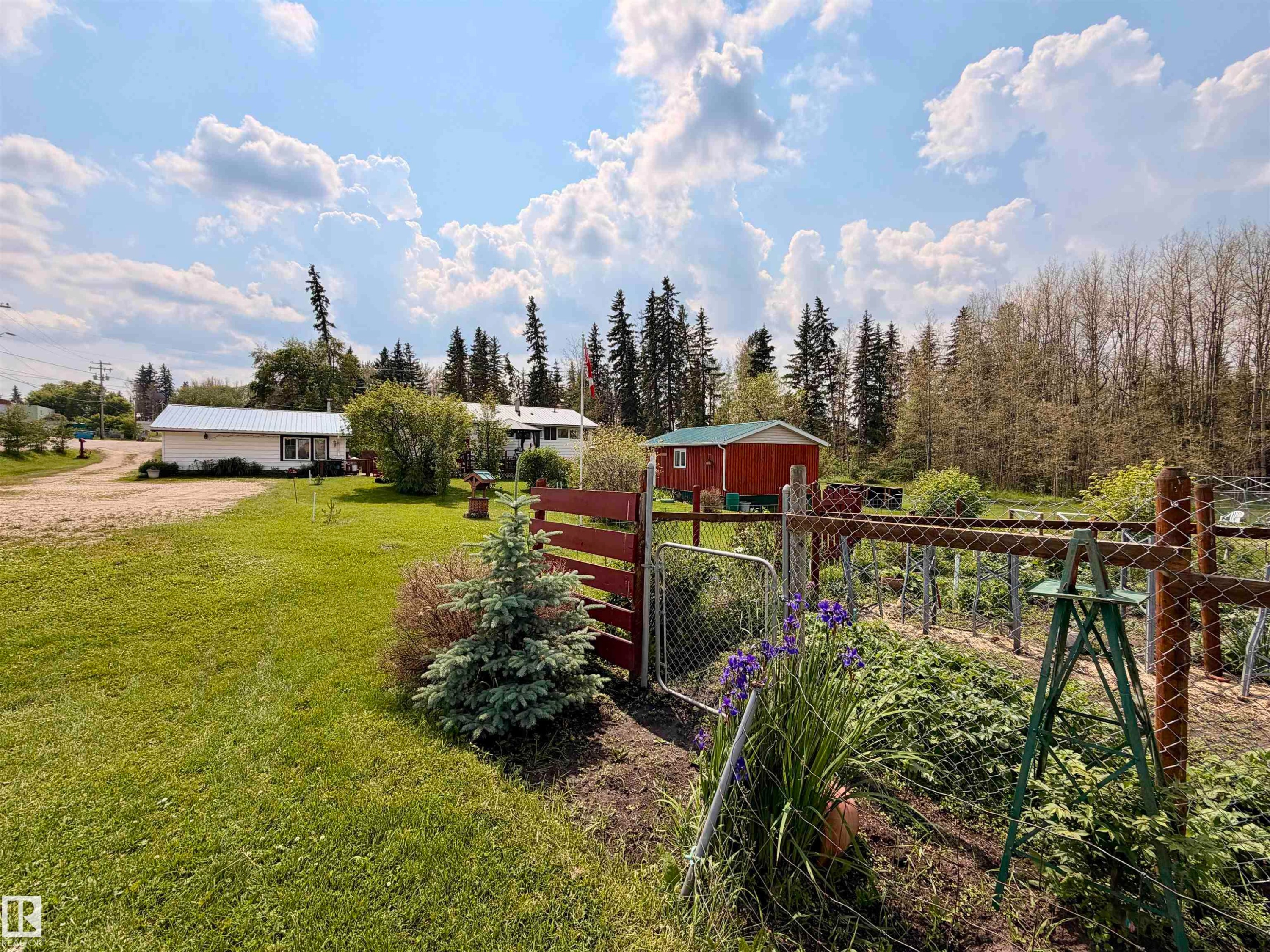 5004 50 Avenue, Evansburg, AB