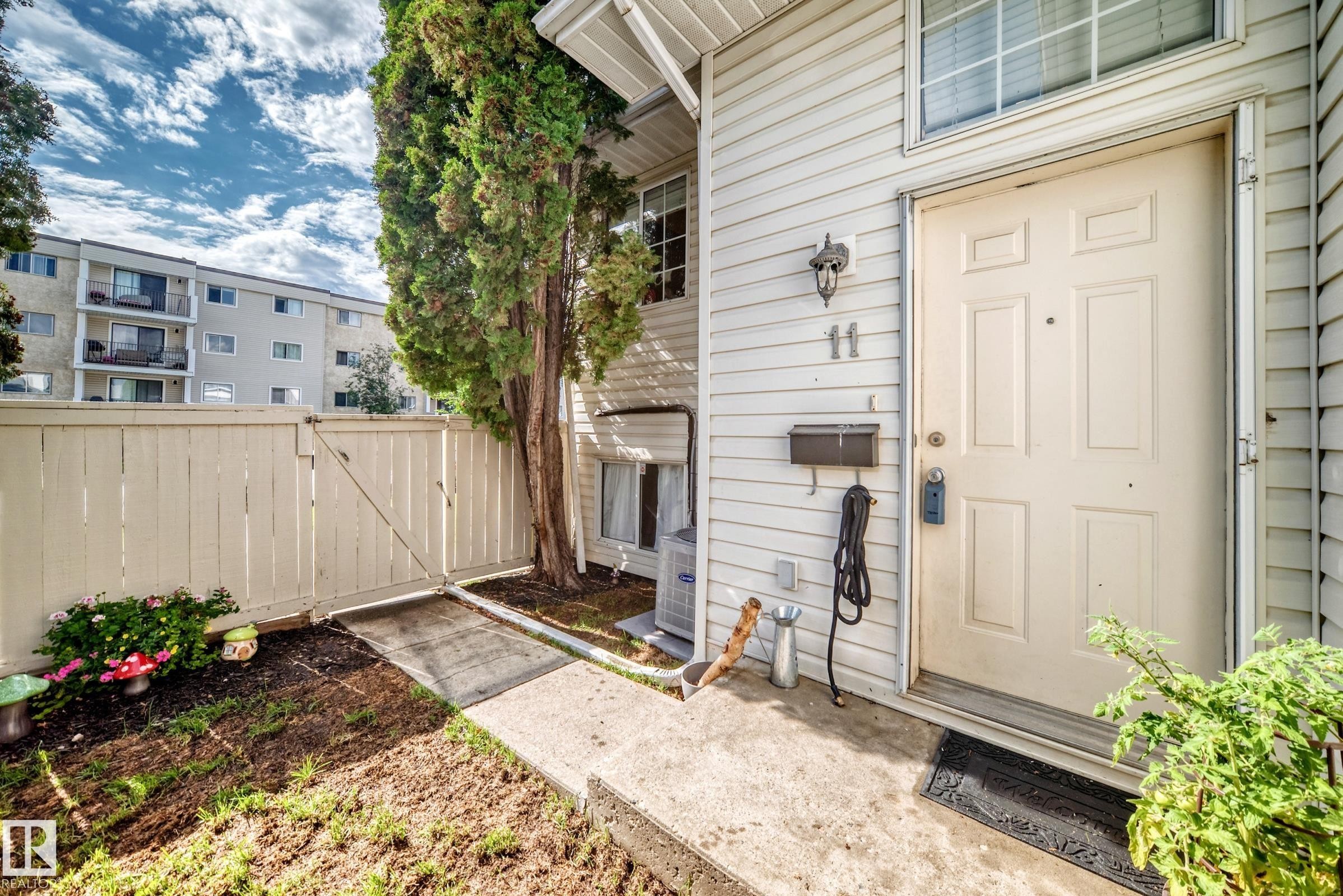 11 Kirkwood Way, Edmonton, AB