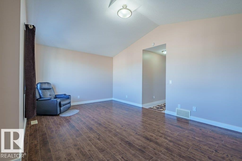 6103 18 Avenue Sw, Edmonton, AB - Indoor Photo Showing Other Room