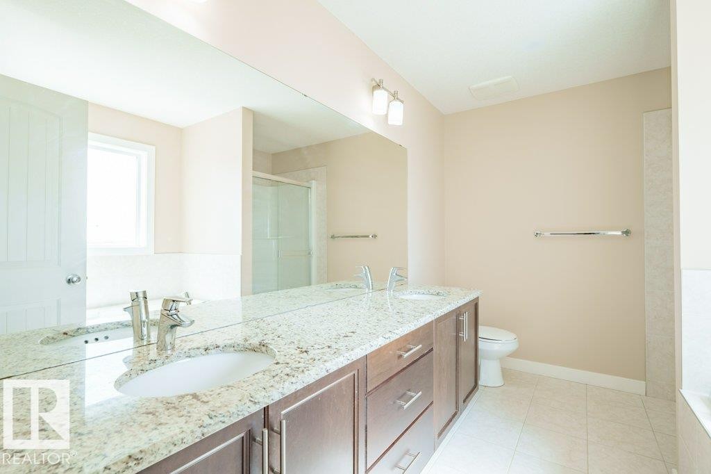 6103 18 Avenue Sw, Edmonton, AB - Indoor Photo Showing Bathroom