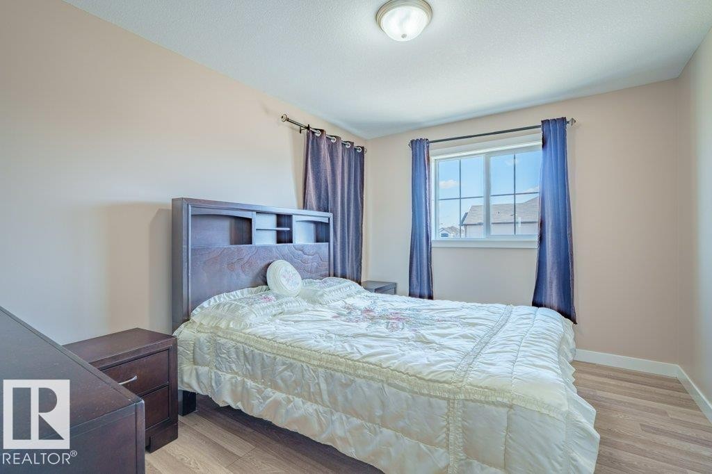 6103 18 Avenue Sw, Edmonton, AB - Indoor Photo Showing Bedroom