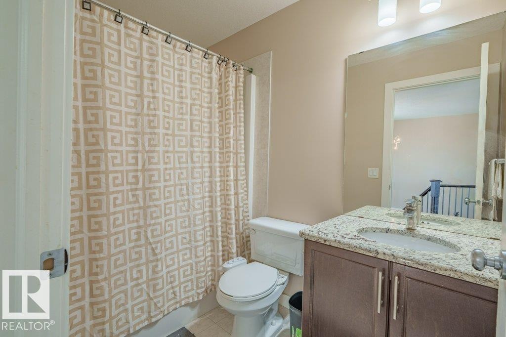 6103 18 Avenue Sw, Edmonton, AB - Indoor Photo Showing Bathroom