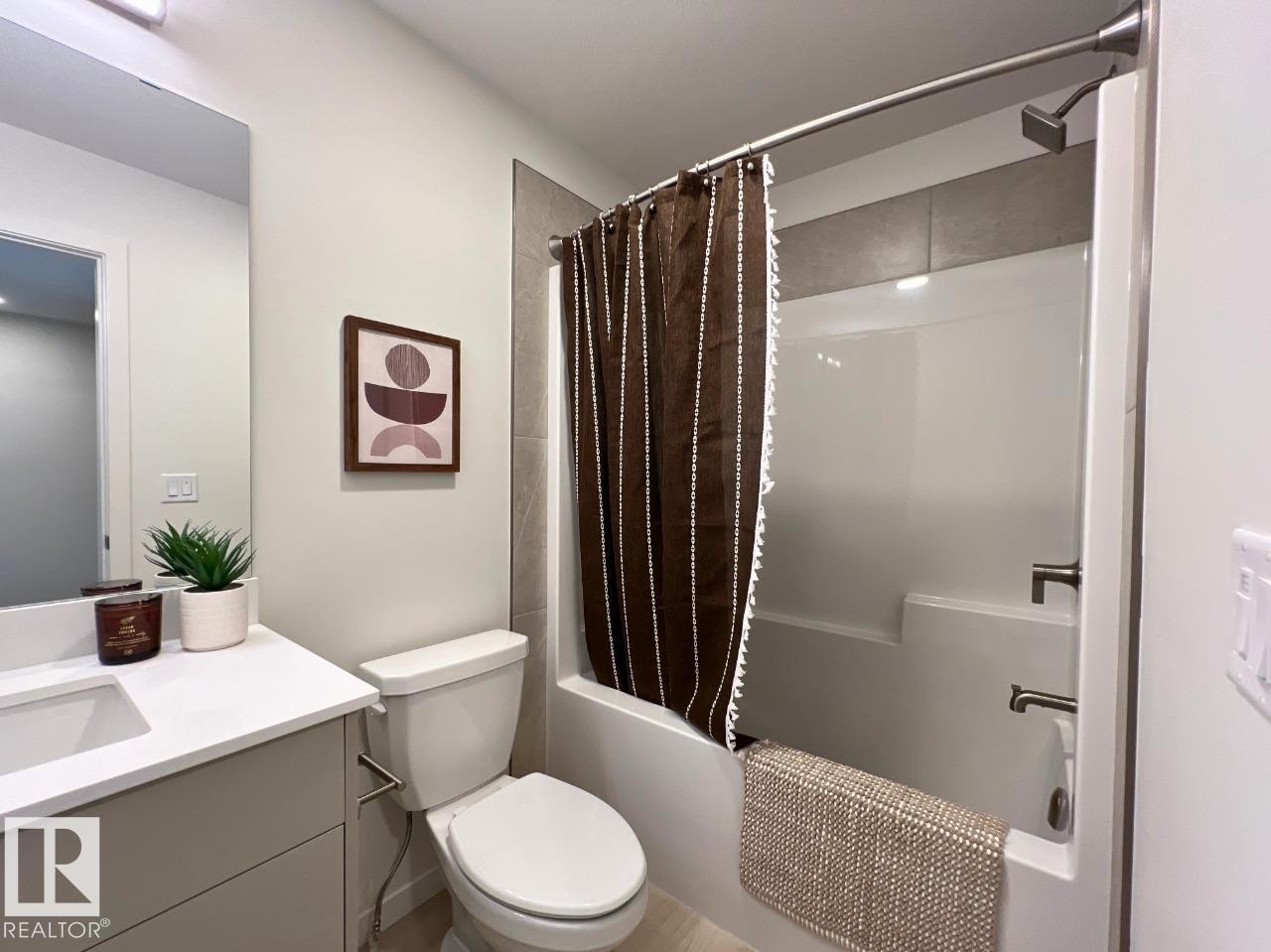 8164 228 Street Nw, Edmonton, AB - Indoor Photo Showing Bathroom