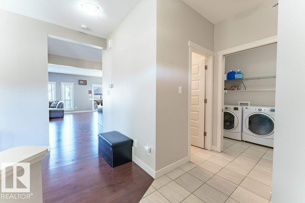5624 19 Avenue Sw, Edmonton, AB - Indoor Photo Showing Laundry Room