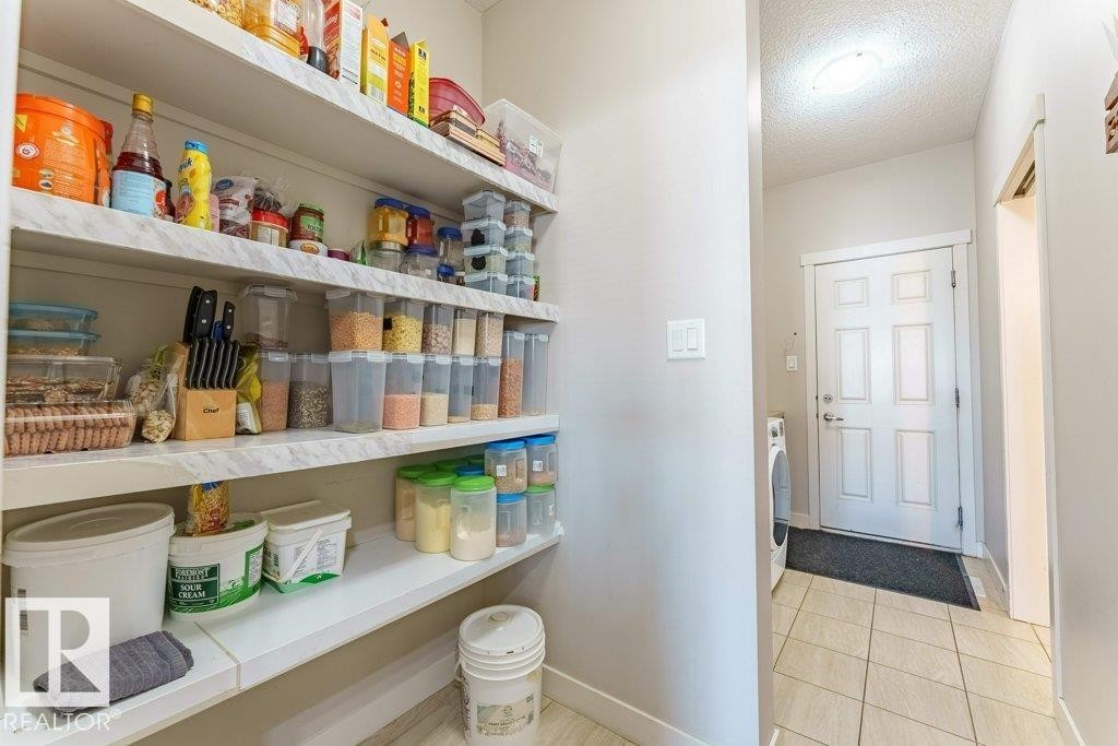 5624 19 Avenue Sw, Edmonton, AB - Indoor With Storage