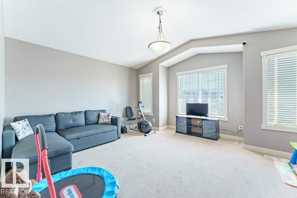 5624 19 Avenue Sw, Edmonton, AB - Indoor Photo Showing Living Room