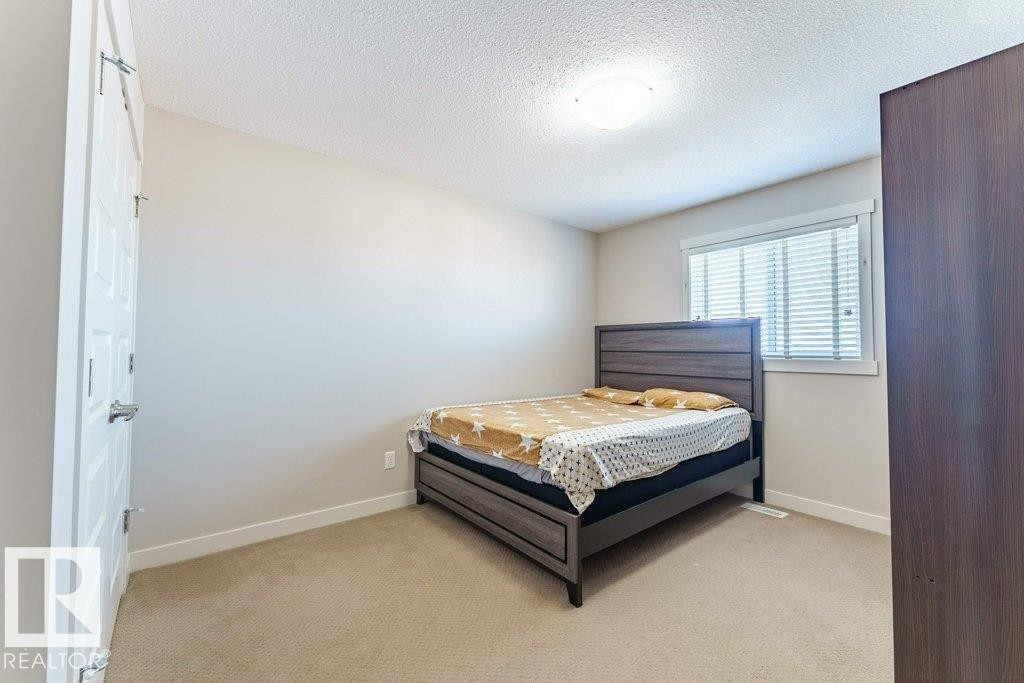 5624 19 Avenue Sw, Edmonton, AB - Indoor Photo Showing Bedroom