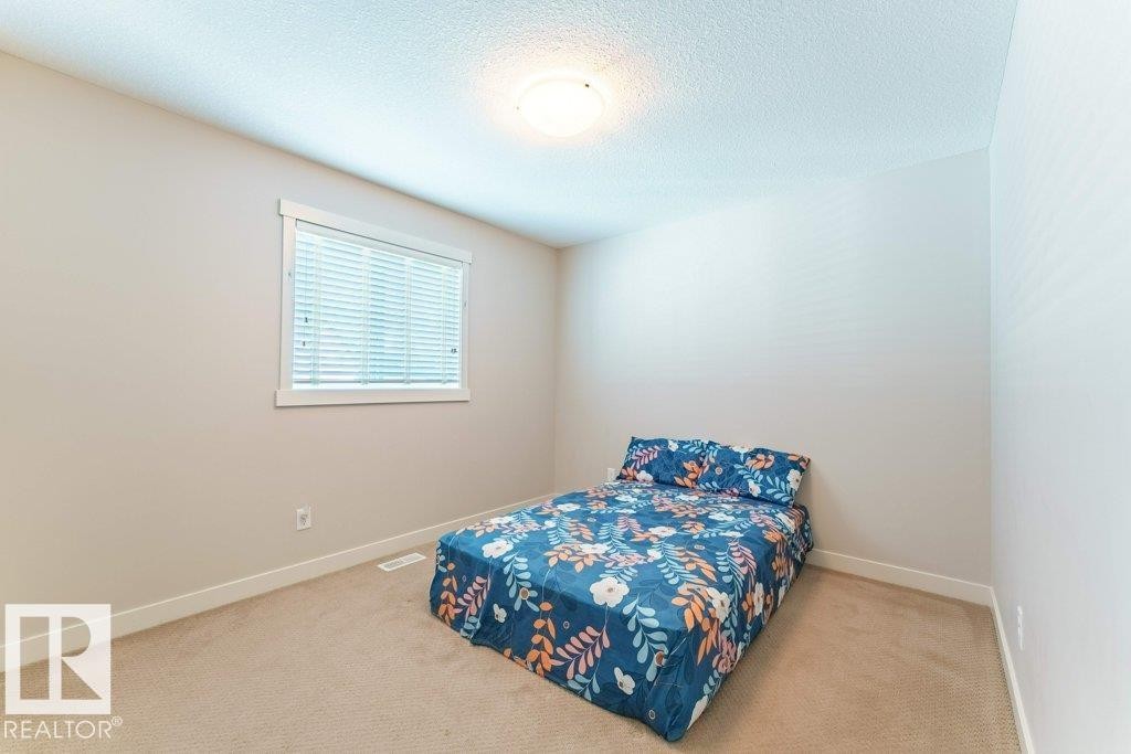 5624 19 Avenue Sw, Edmonton, AB - Indoor Photo Showing Bedroom