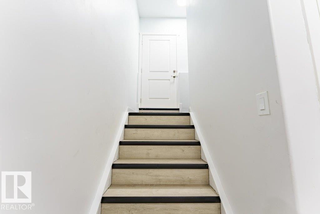 5624 19 Avenue Sw, Edmonton, AB - Indoor Photo Showing Other Room
