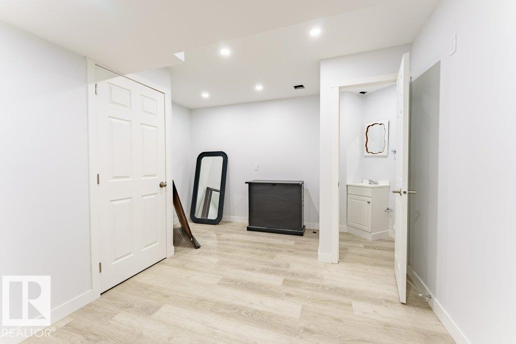 5624 19 Avenue Sw, Edmonton, AB - Indoor