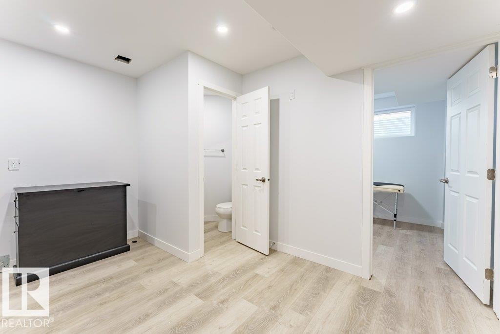 5624 19 Avenue Sw, Edmonton, AB - Indoor Photo Showing Other Room