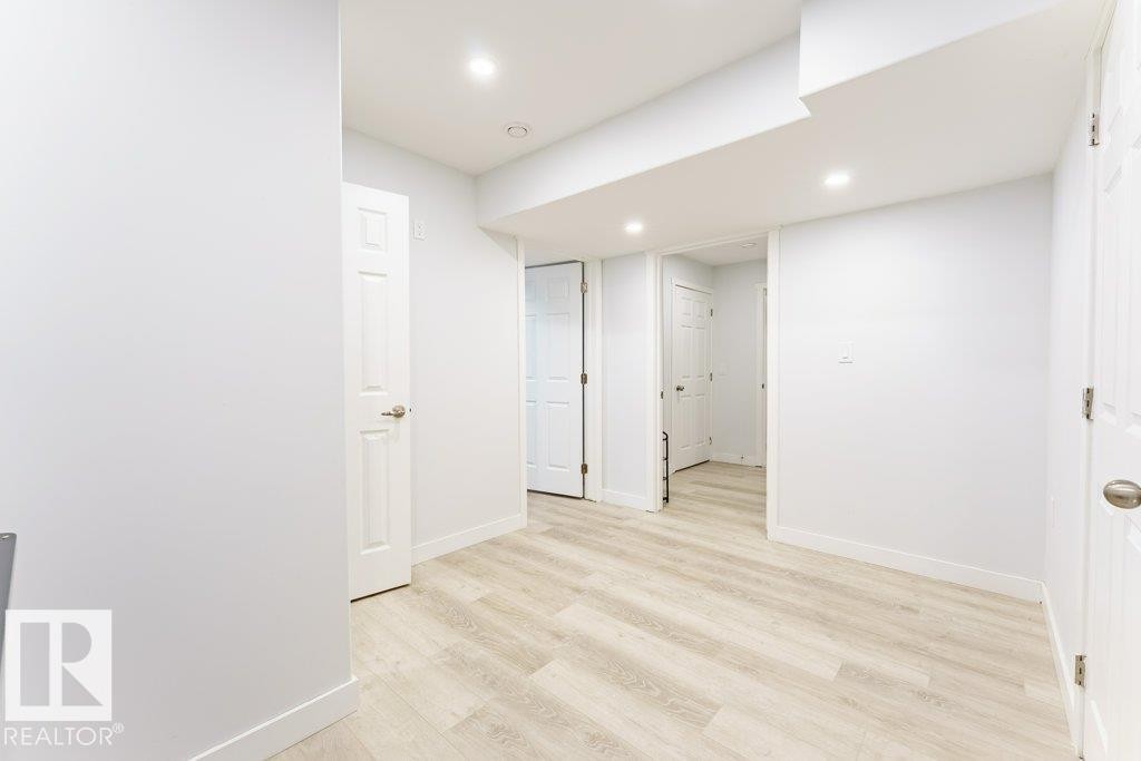 5624 19 Avenue Sw, Edmonton, AB - Indoor Photo Showing Other Room