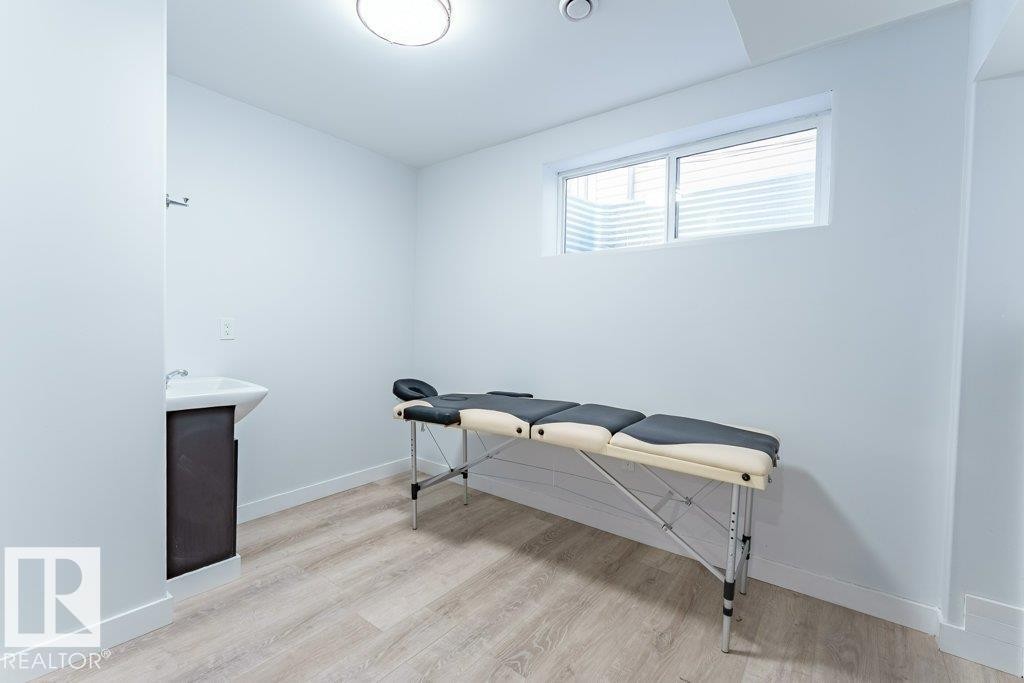 5624 19 Avenue Sw, Edmonton, AB - Indoor Photo Showing Other Room