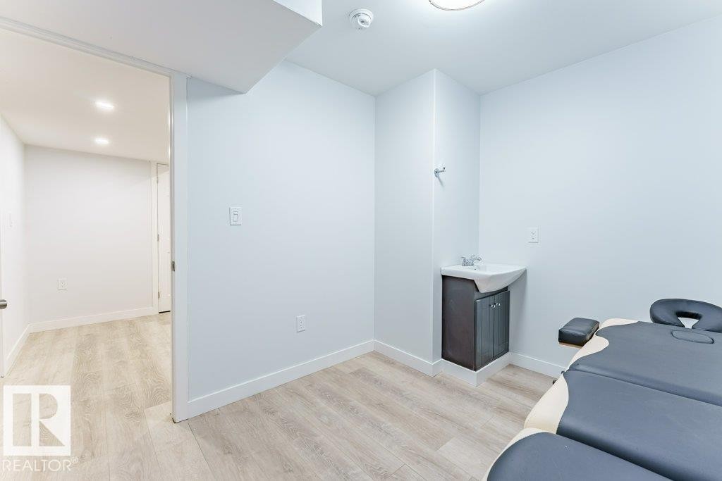 5624 19 Avenue Sw, Edmonton, AB - Indoor Photo Showing Other Room