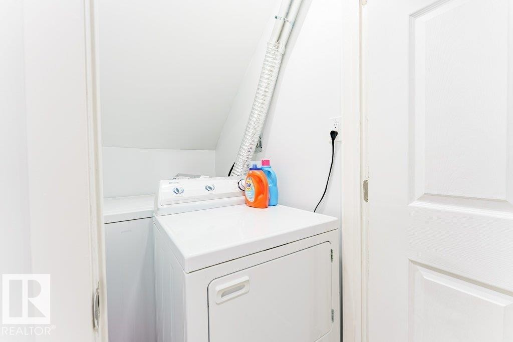 5624 19 Avenue Sw, Edmonton, AB - Indoor Photo Showing Laundry Room