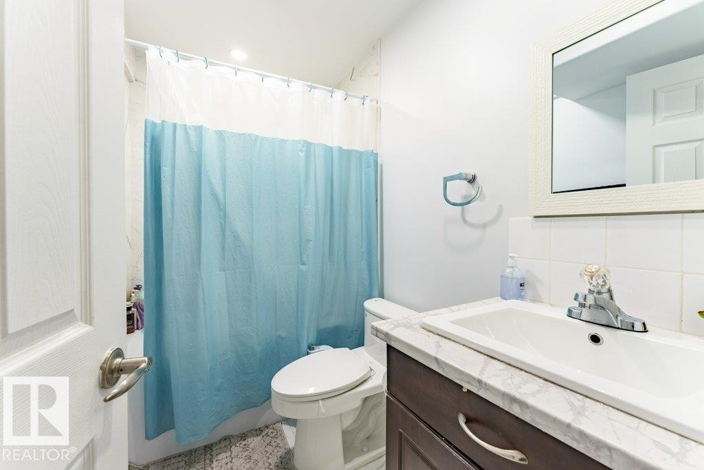 5624 19 Avenue Sw, Edmonton, AB - Indoor Photo Showing Bathroom