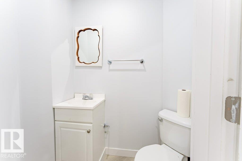 5624 19 Avenue Sw, Edmonton, AB - Indoor Photo Showing Bathroom